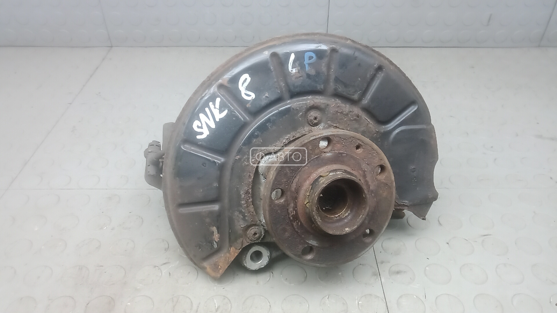 Ступица передняя левая