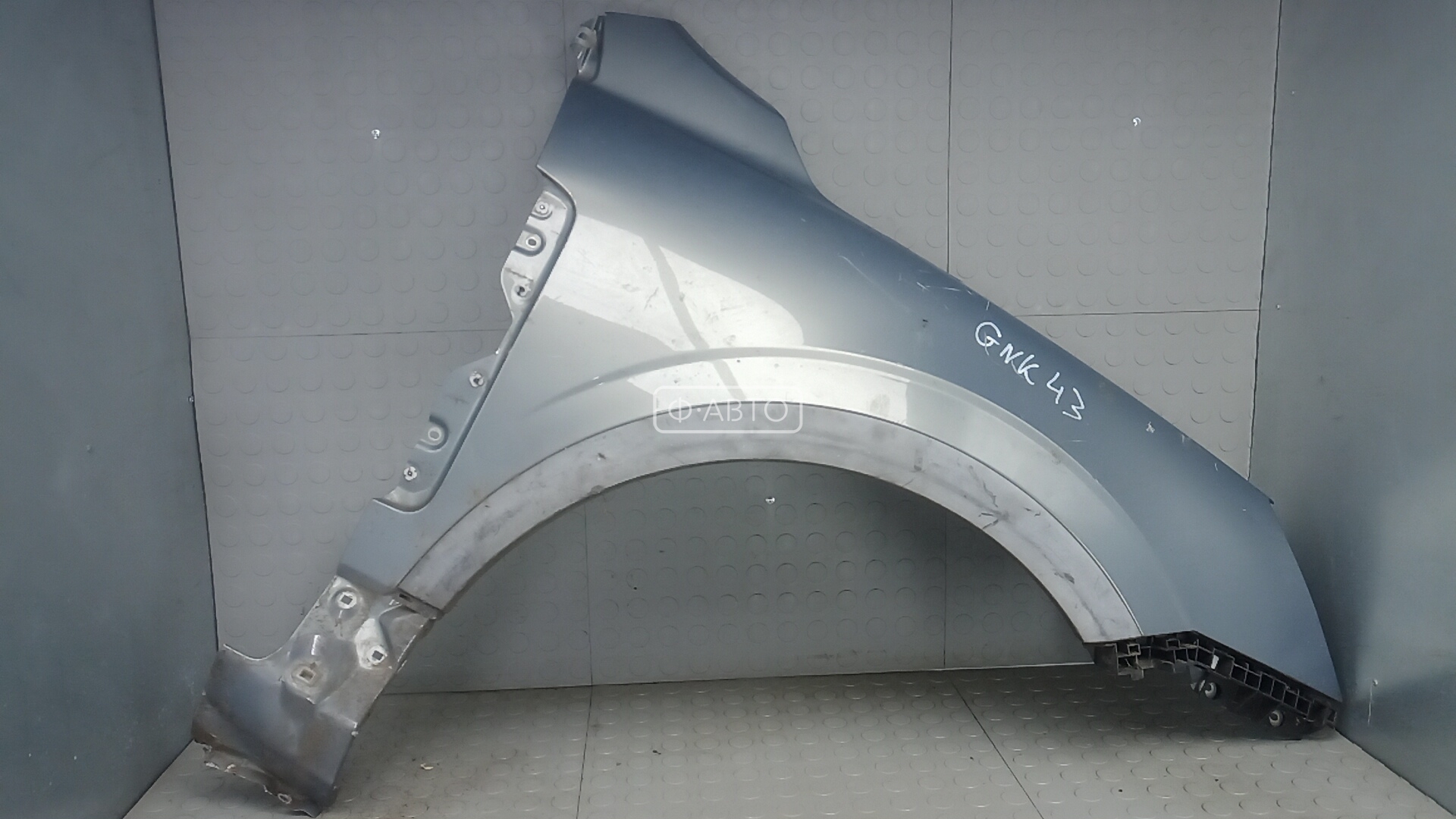 Крыло переднее правое