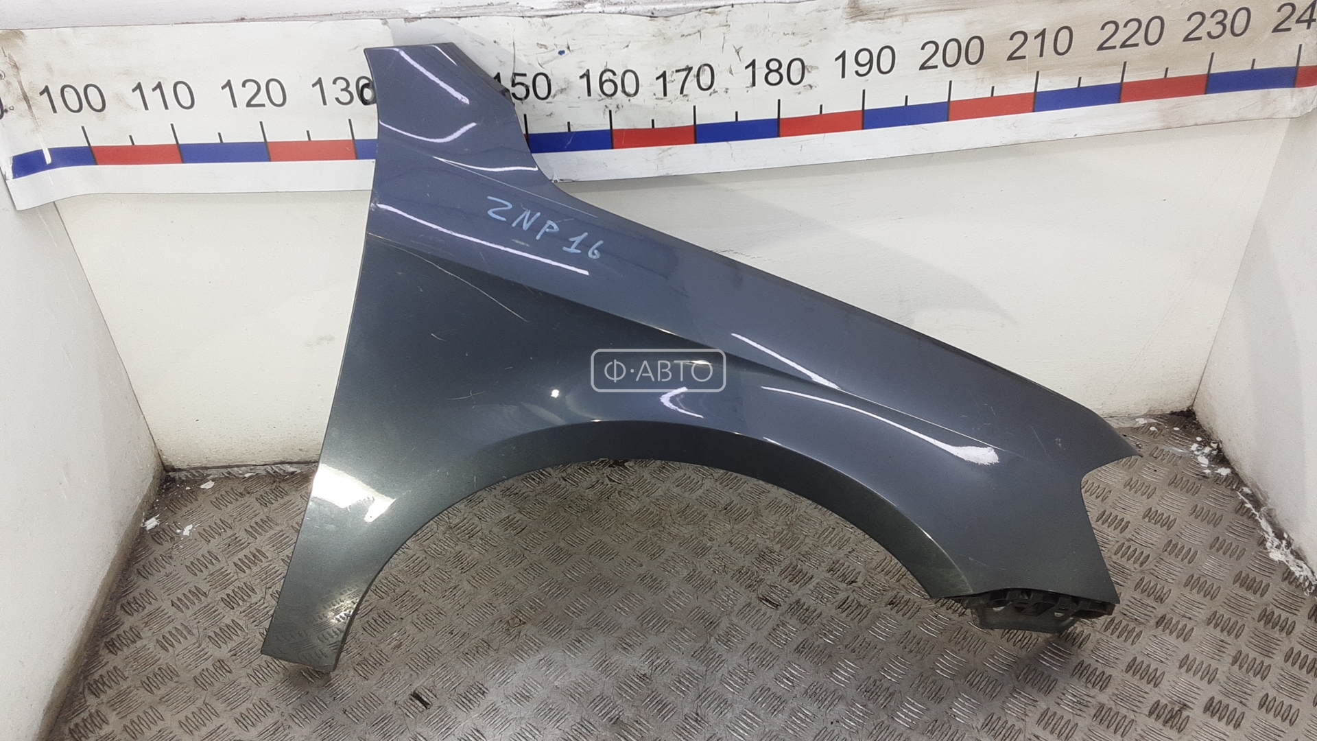 Крыло переднее правое