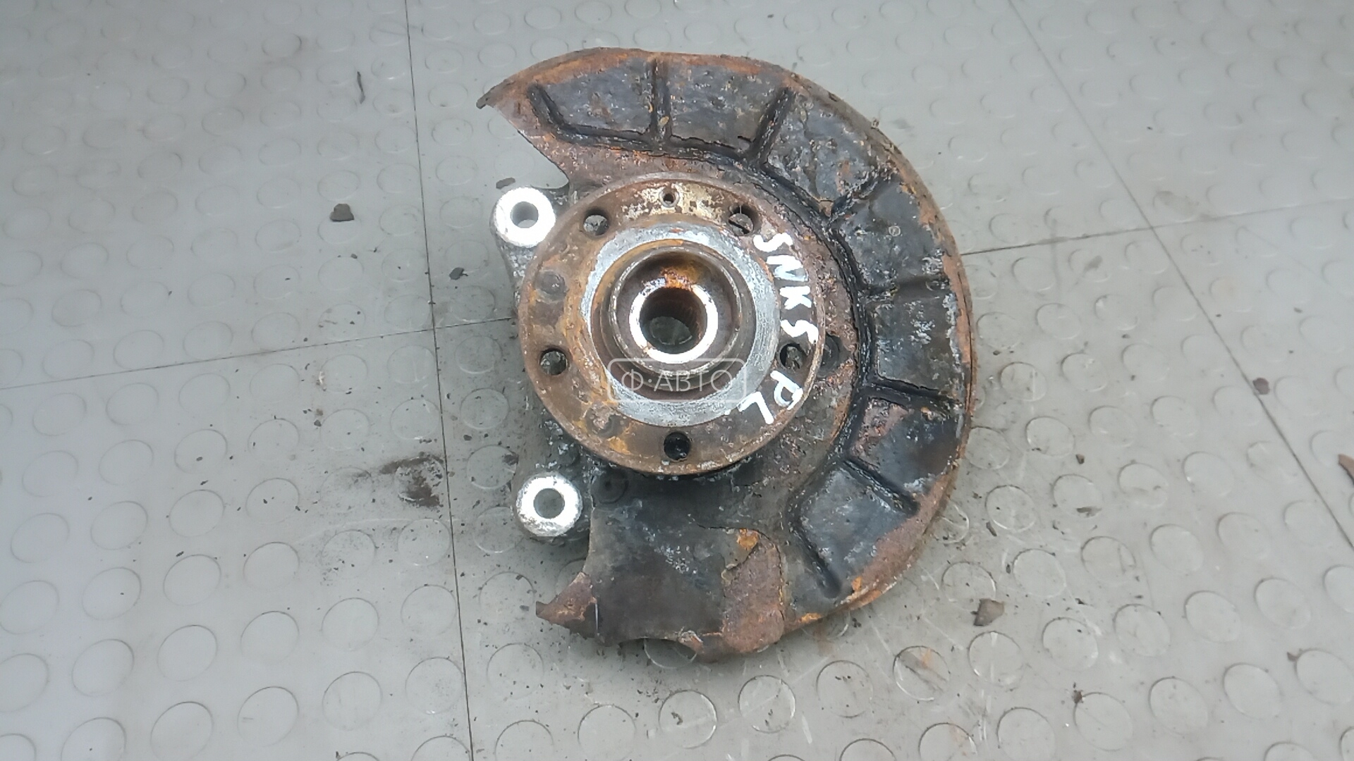 Ступица передняя левая