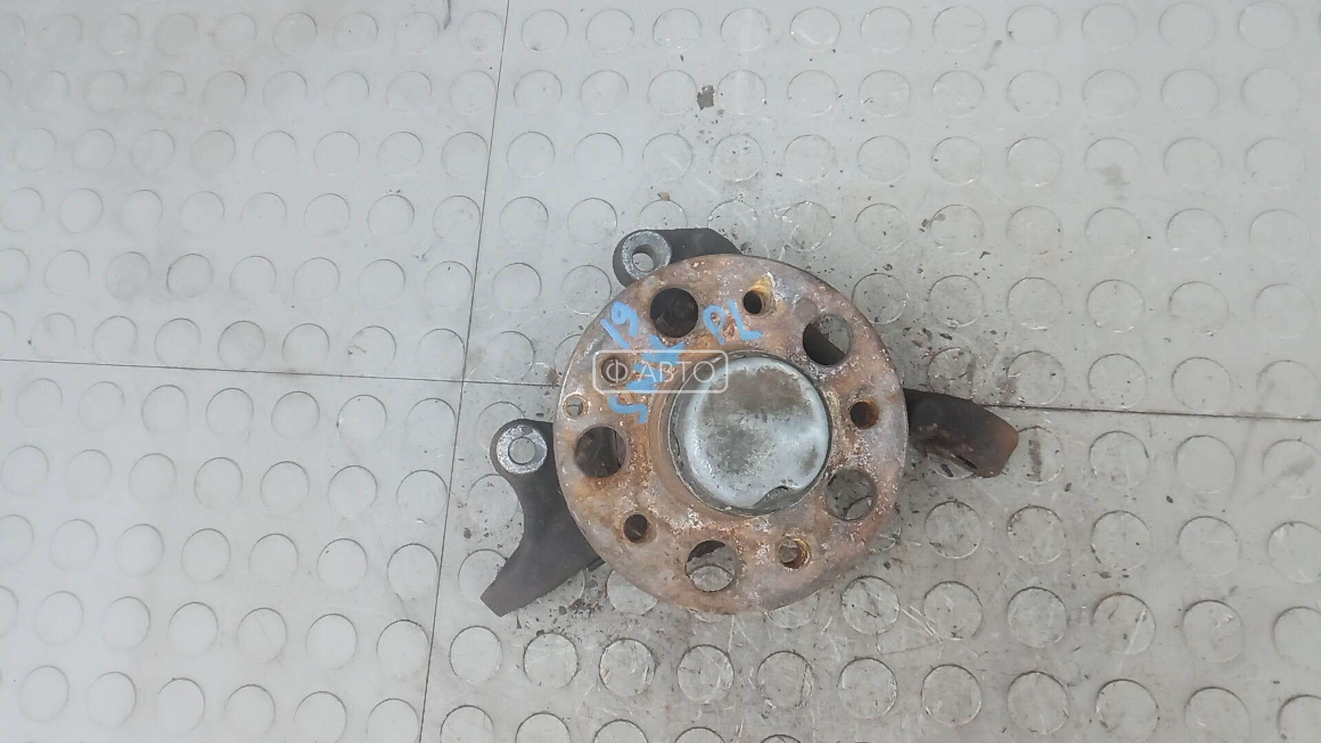 Ступица передняя левая