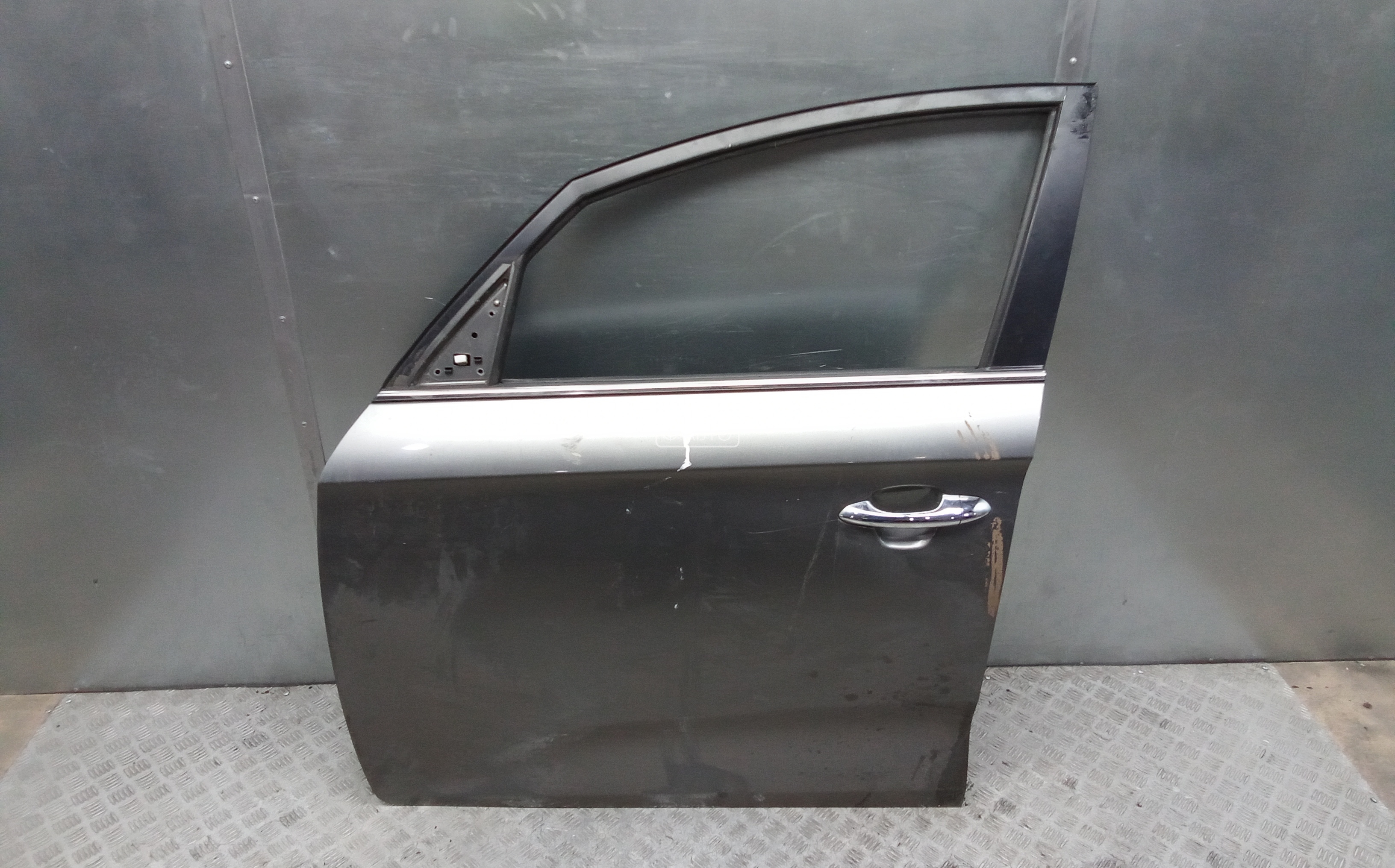 Дверь передняя левая