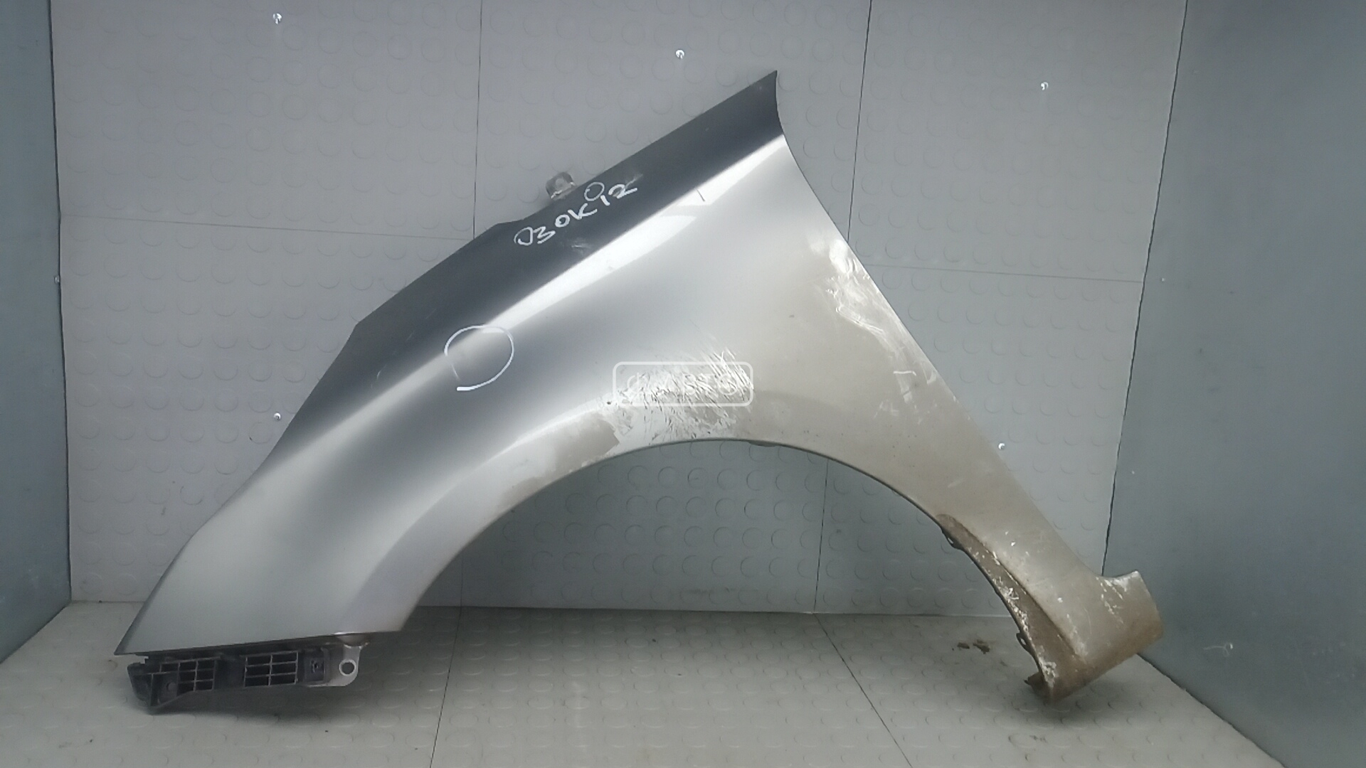 Крыло переднее левое