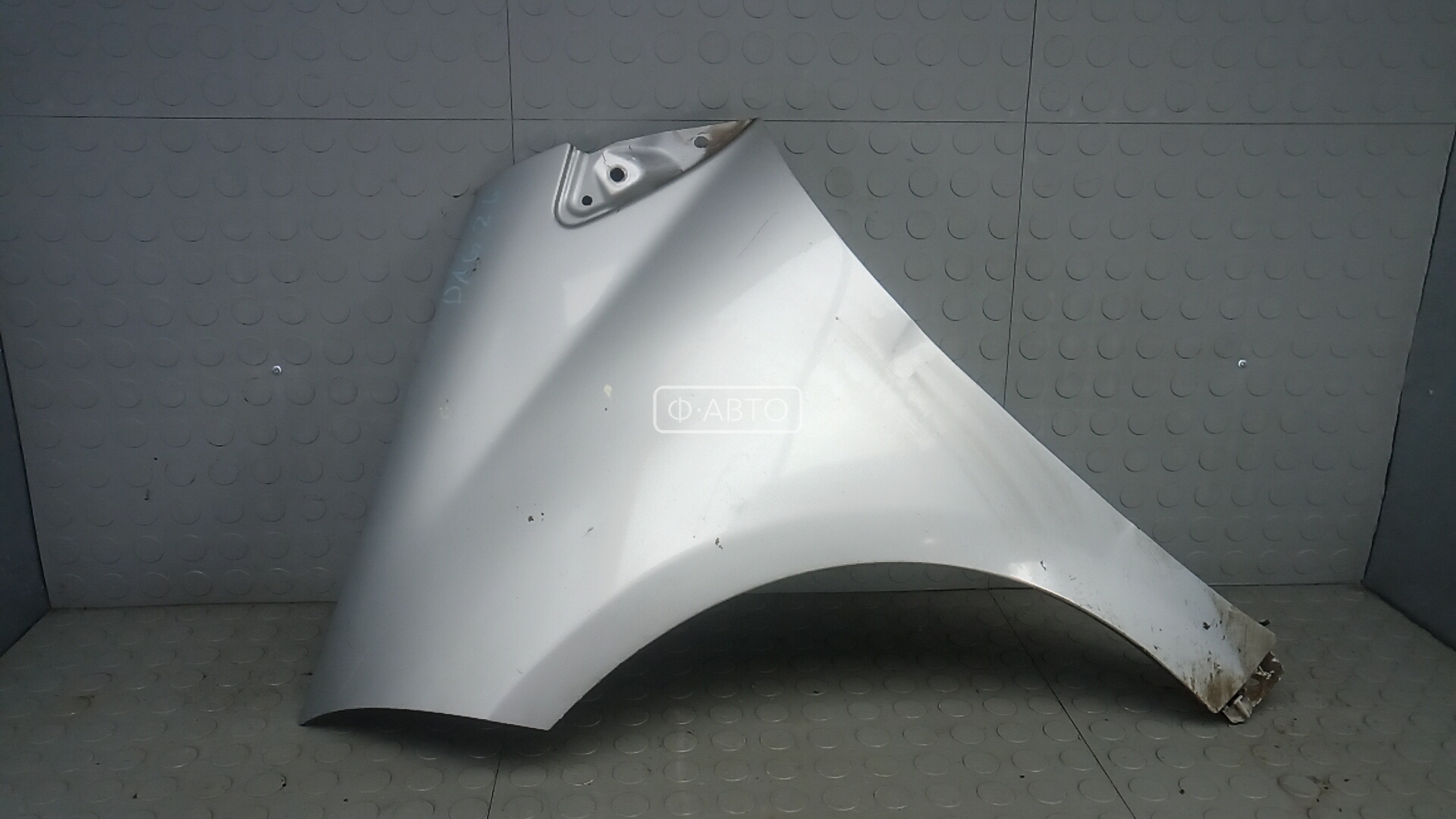 Крыло переднее левое