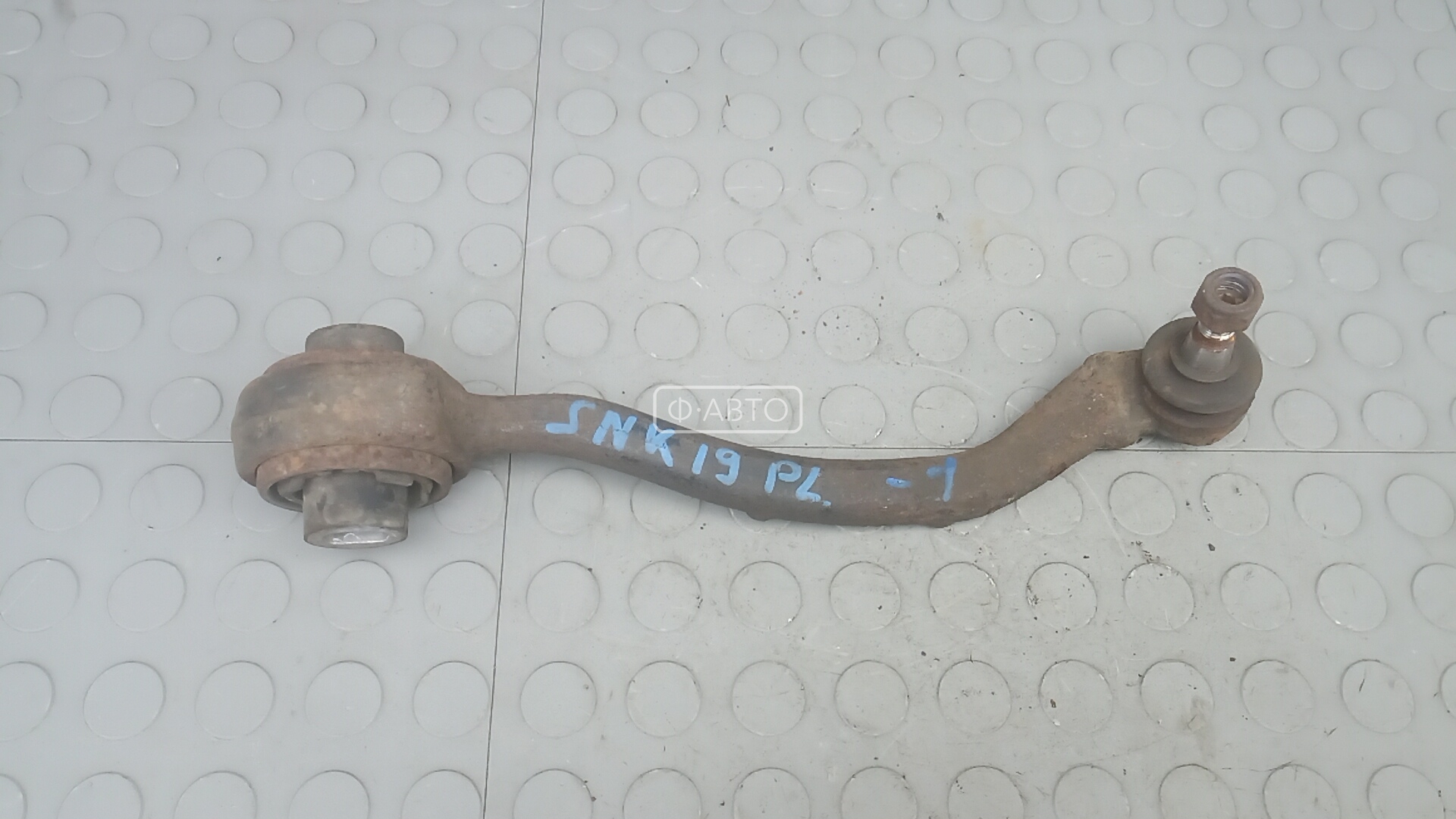 Рычаг передний нижний левый