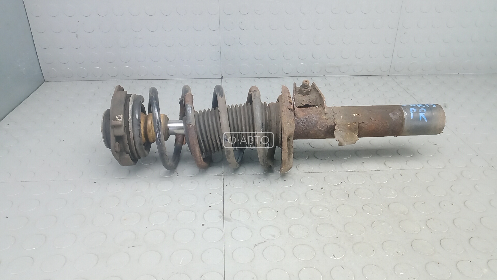 Стойка передняя правая