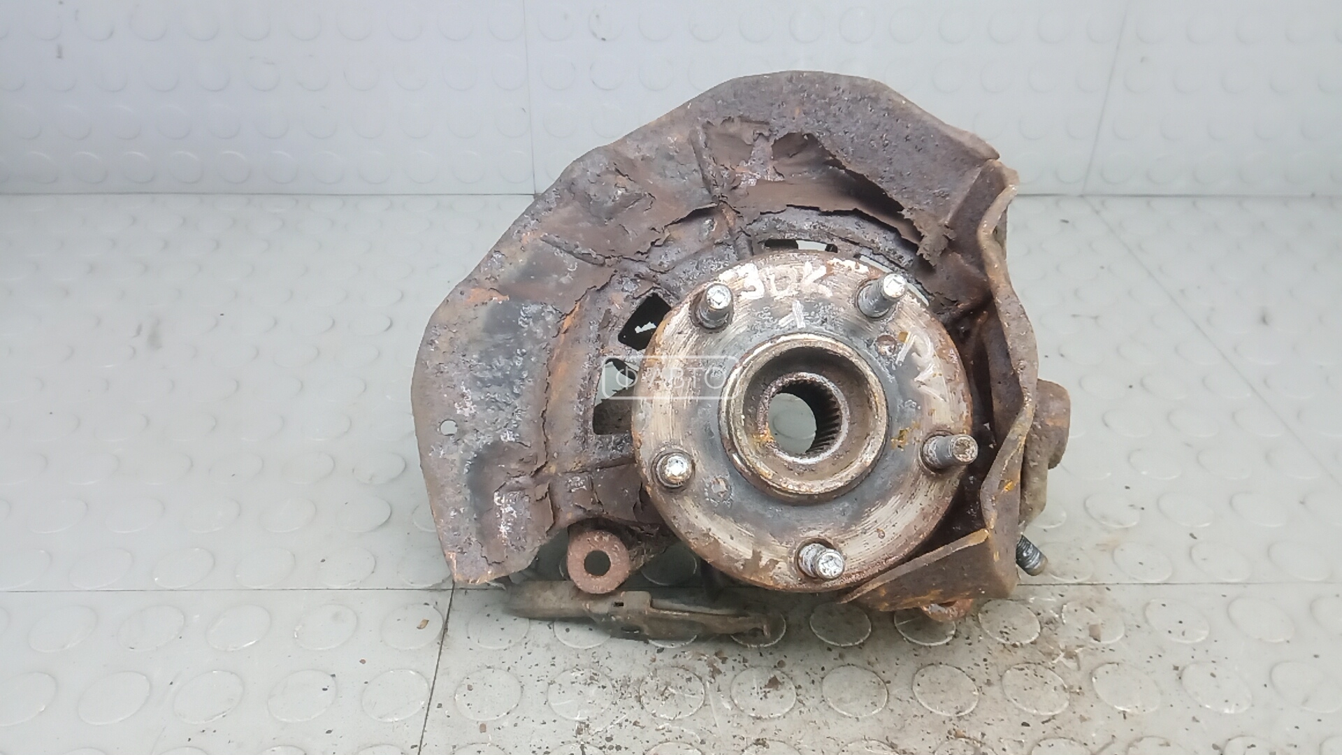 Ступица передняя левая