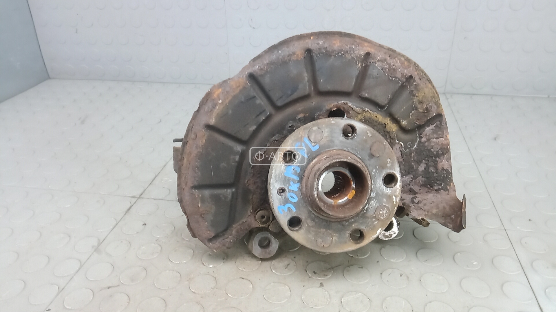 Ступица передняя левая