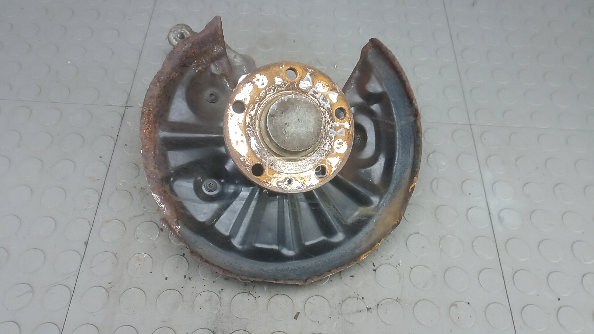 Ступица задняя левая