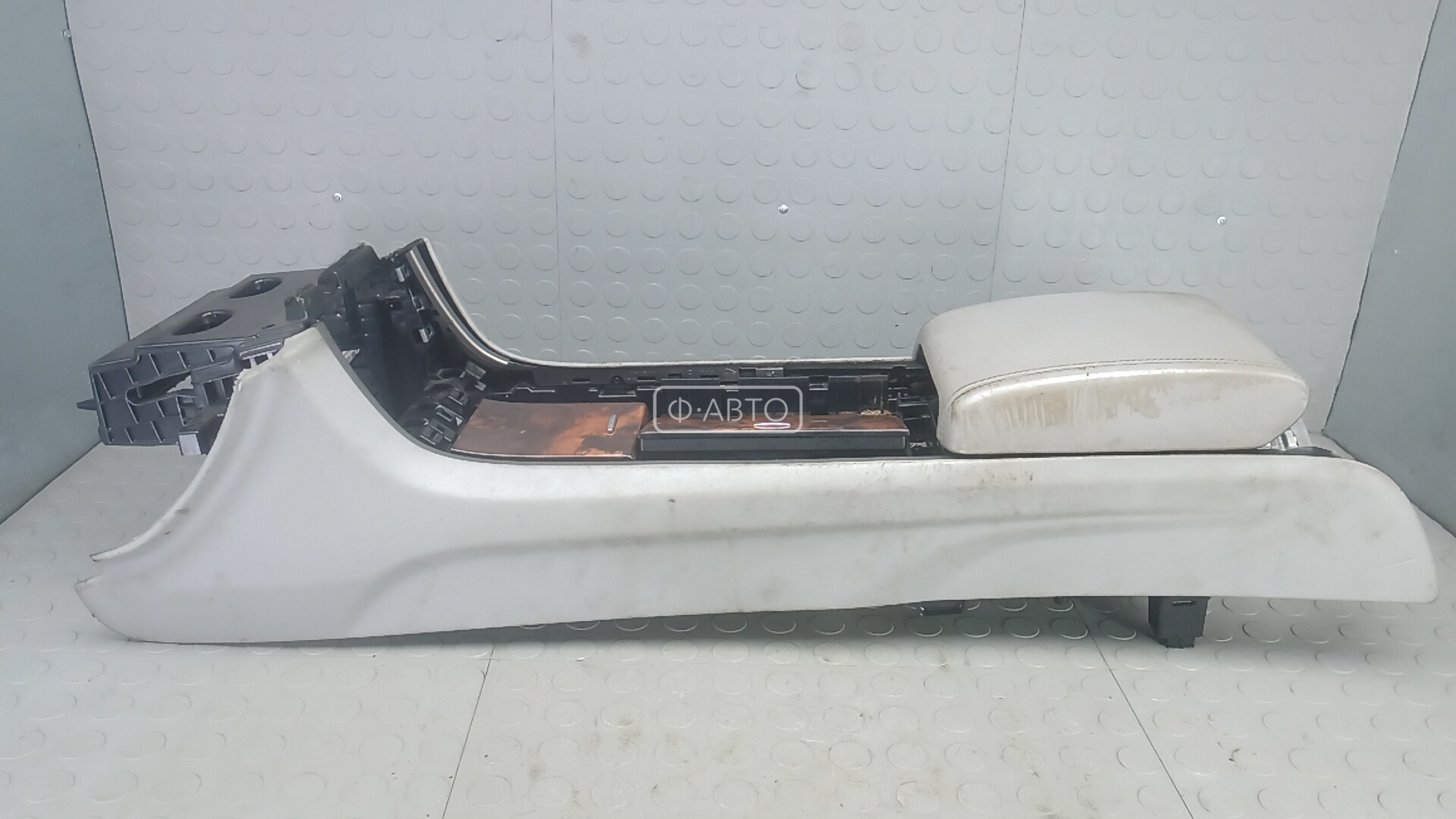 Подлокотник центральный