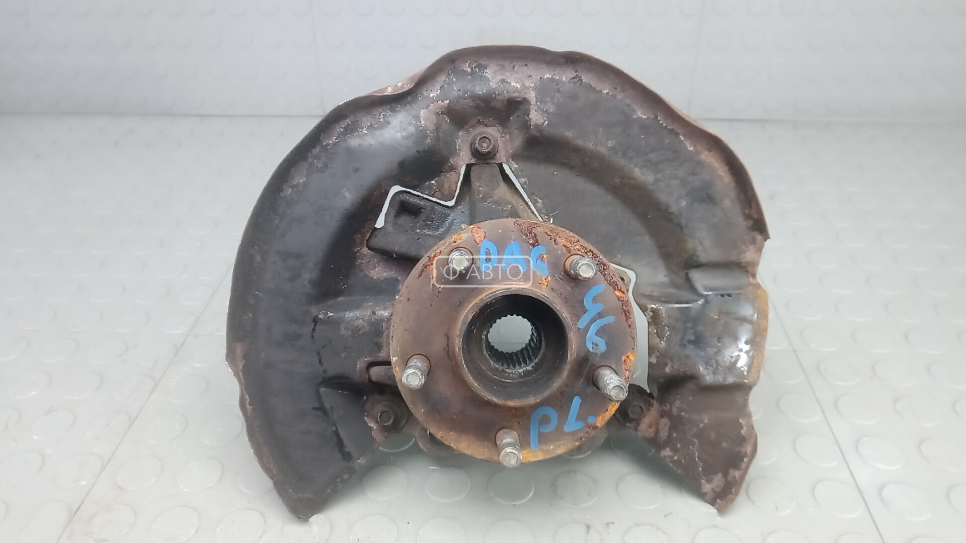 Ступица передняя левая