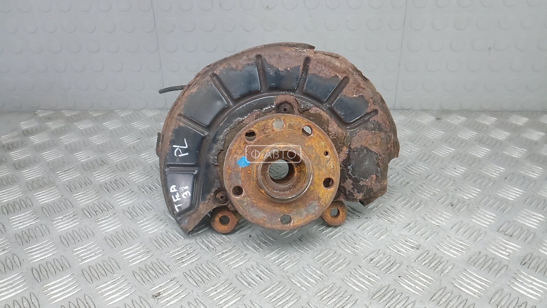 Ступица передняя левая