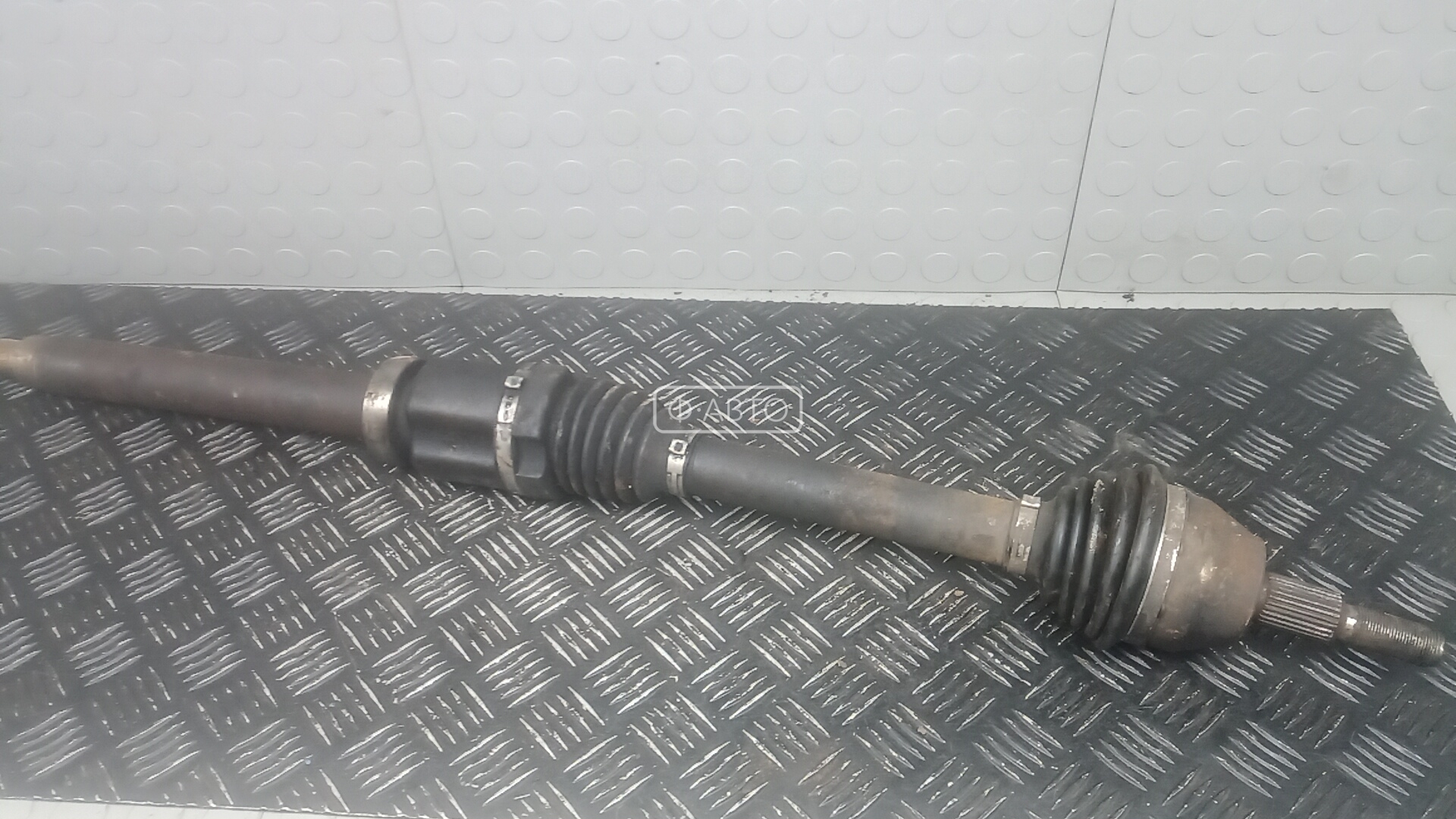 Привод передний правый