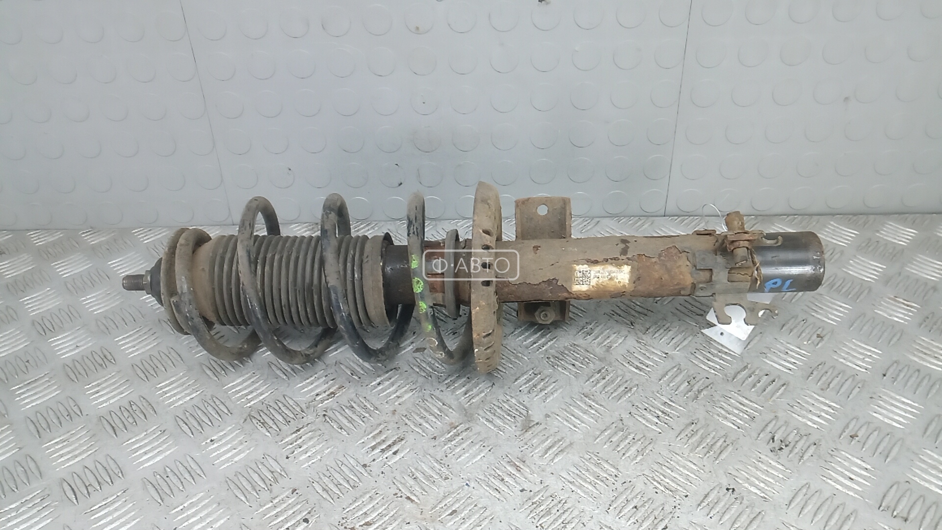 Стойка передняя левая