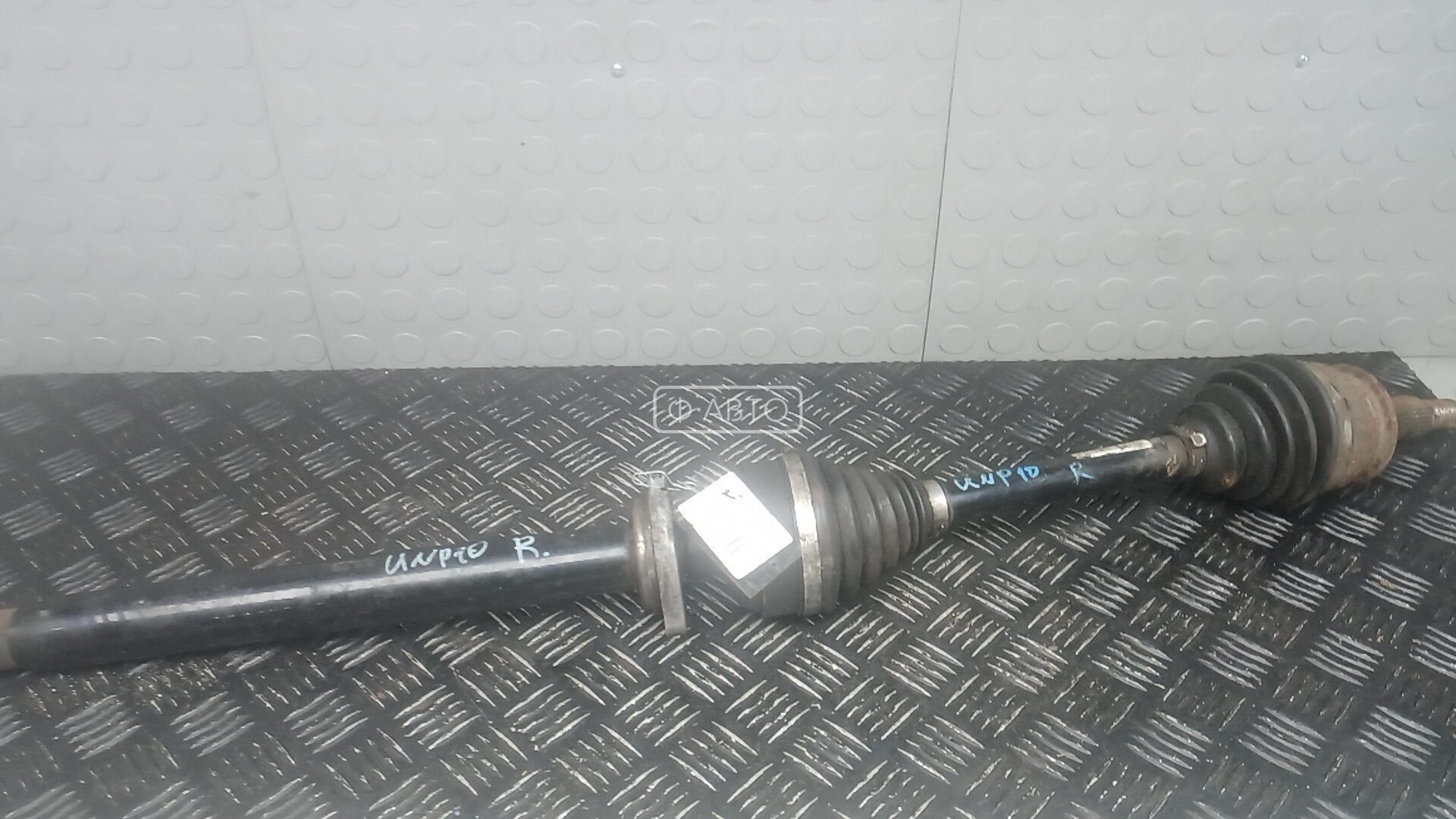 Привод передний правый