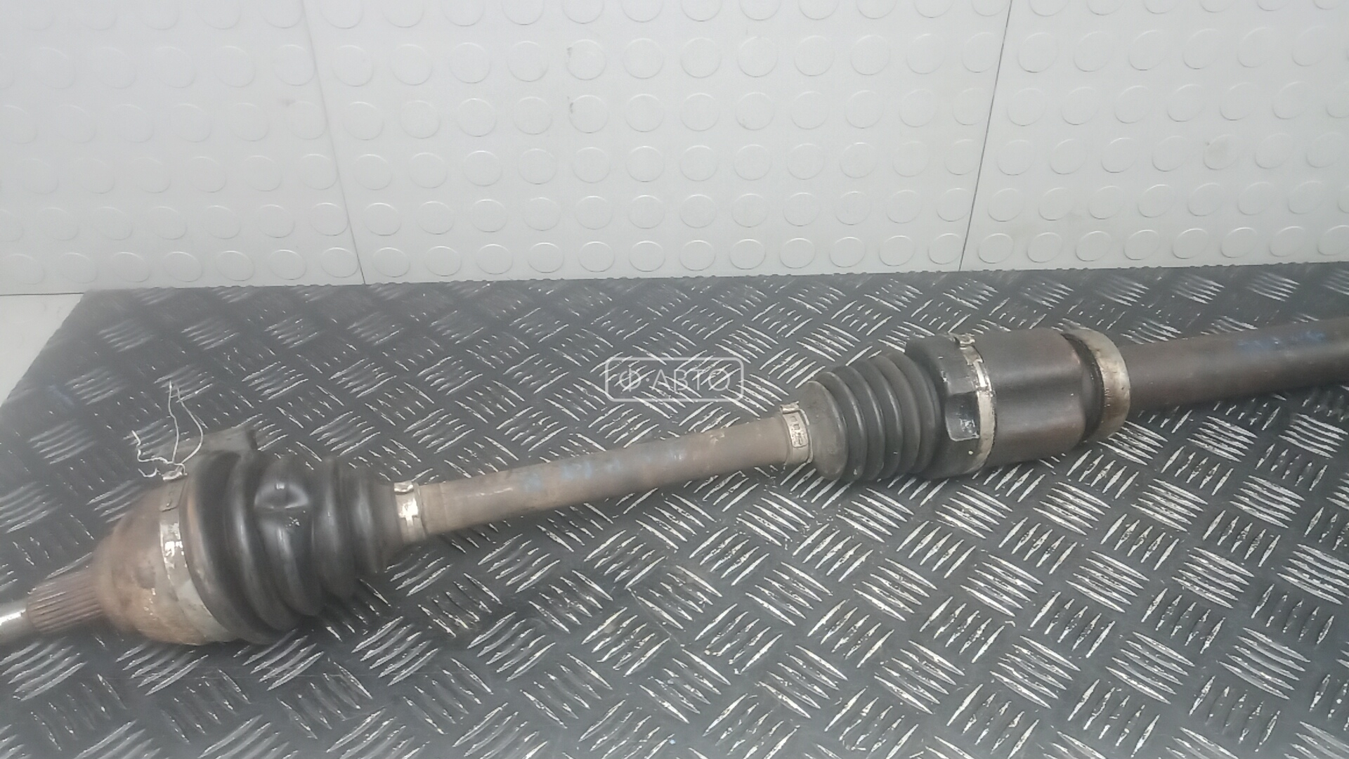 Привод передний правый