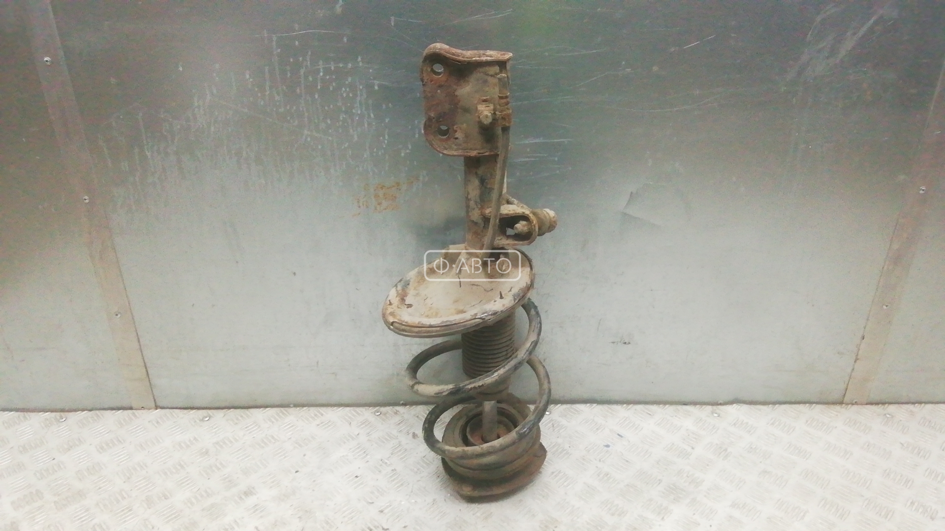 Стойка передняя правая