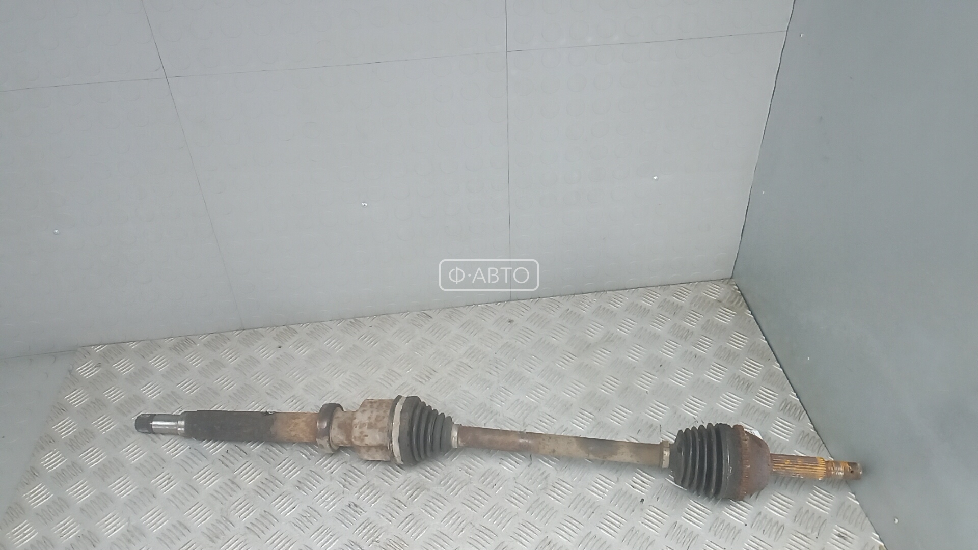 Привод передний правый