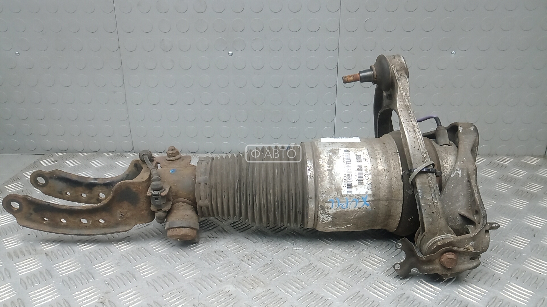 Стойка передняя левая