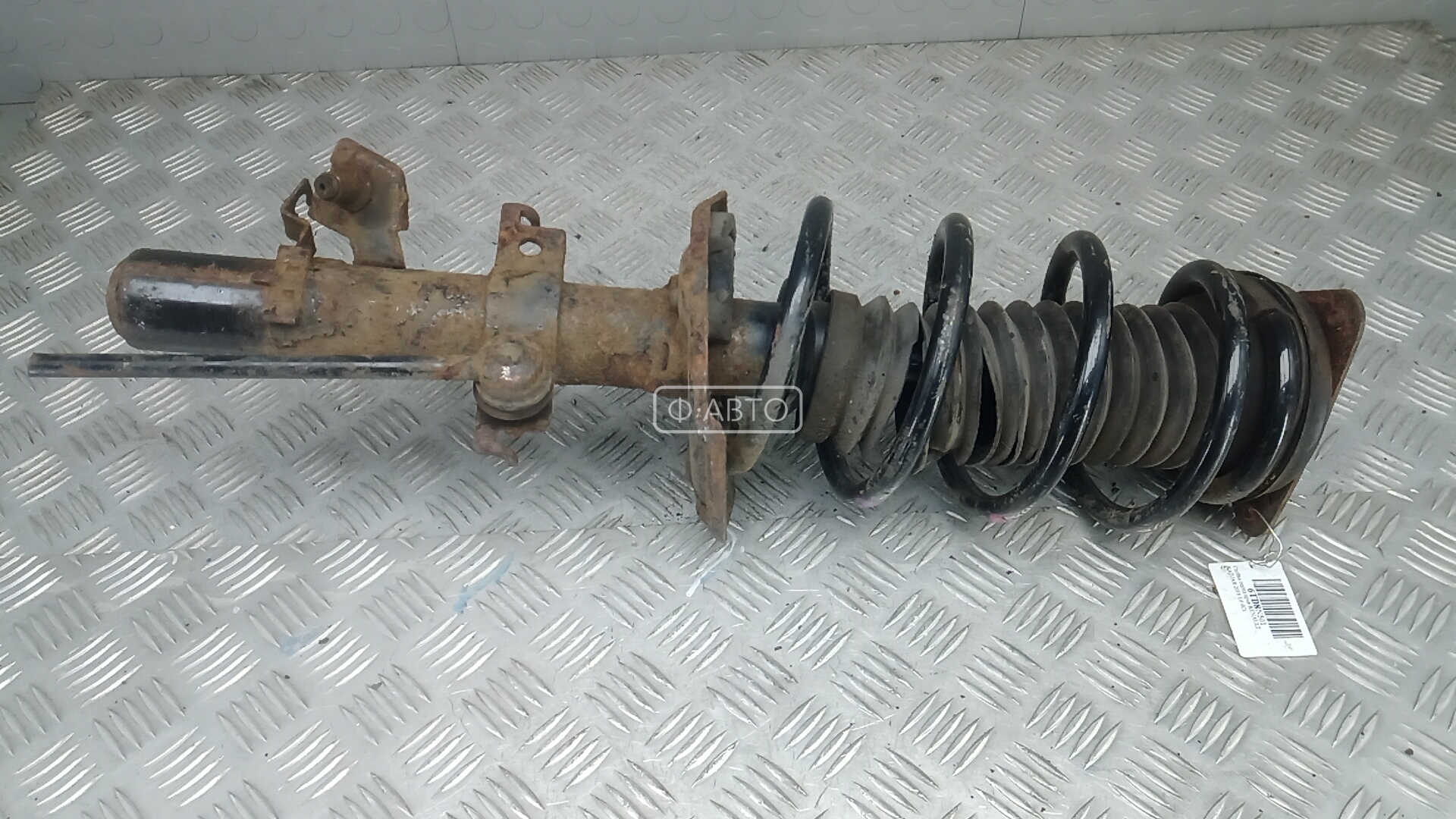 Стойка передняя правая