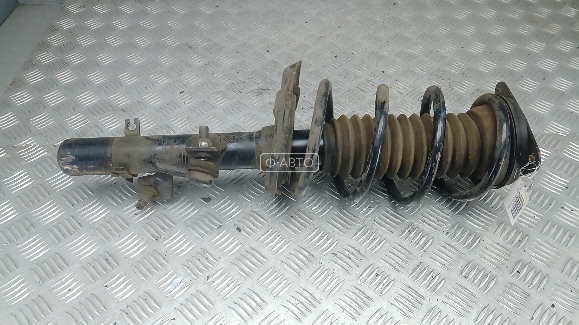 Стойка передняя левая