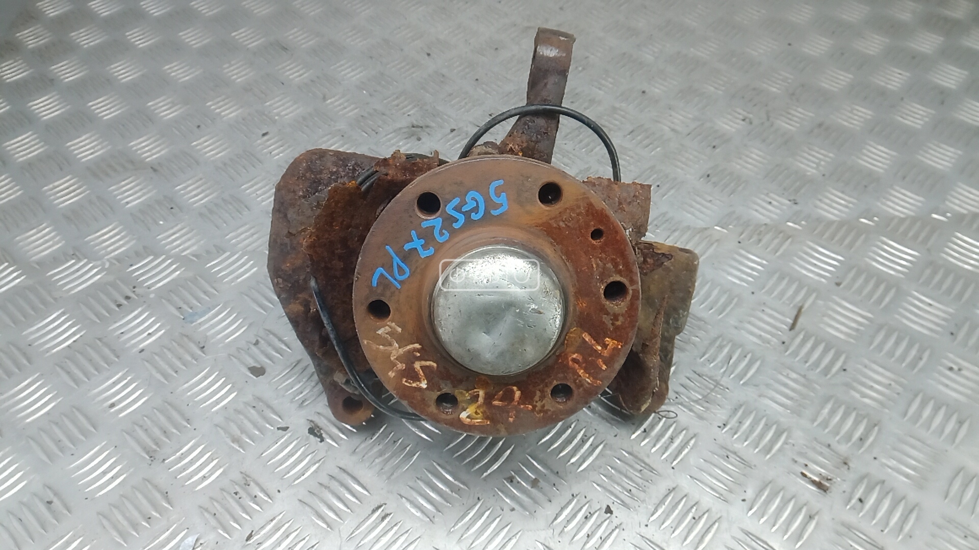 Ступица передняя левая