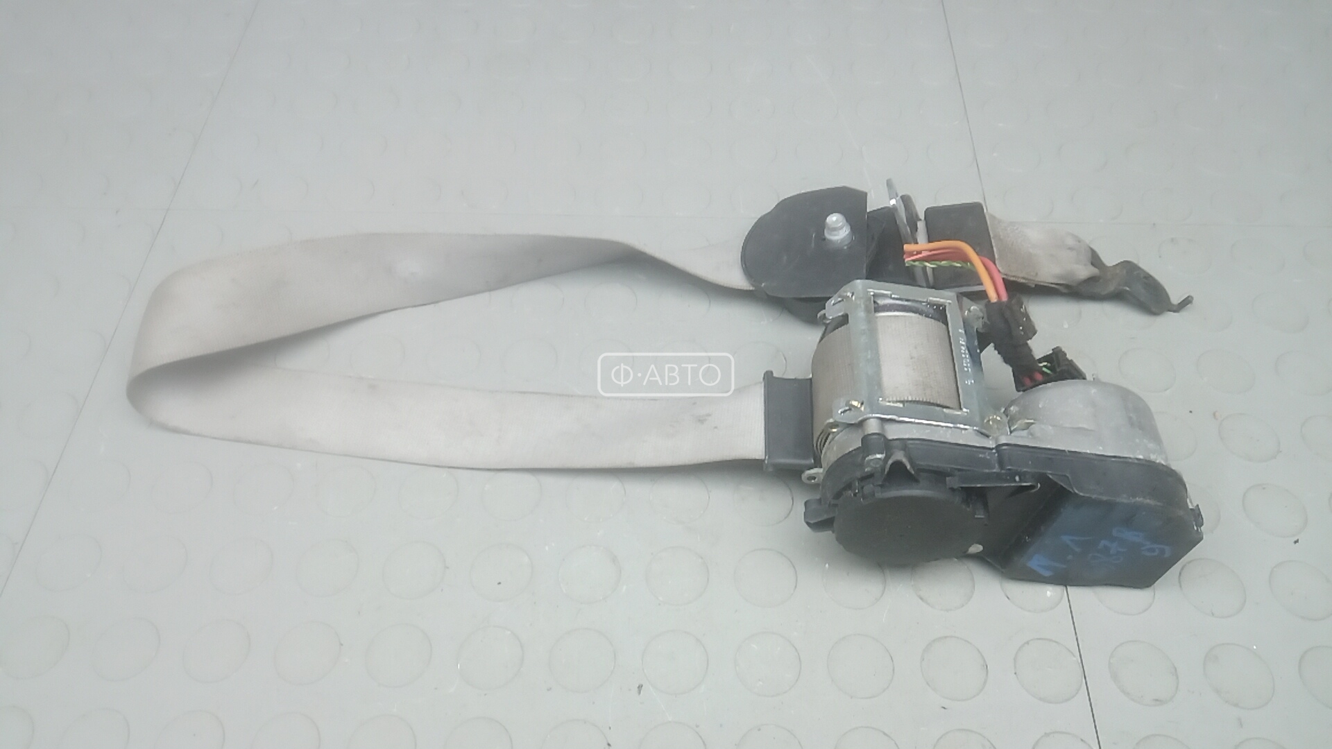 Ремень безопасности с пиропатроном сиденья переднего