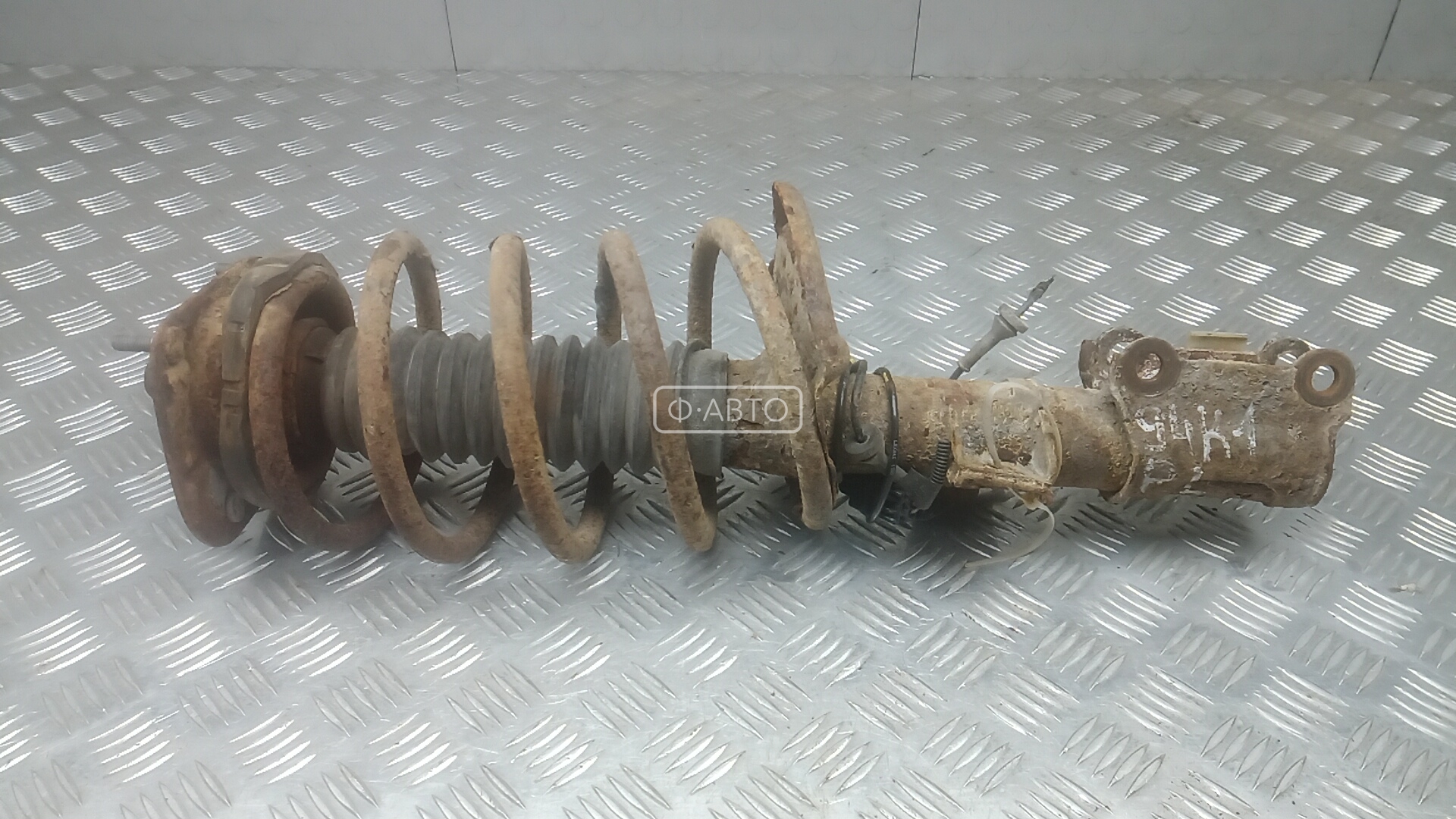 Стойка передняя левая