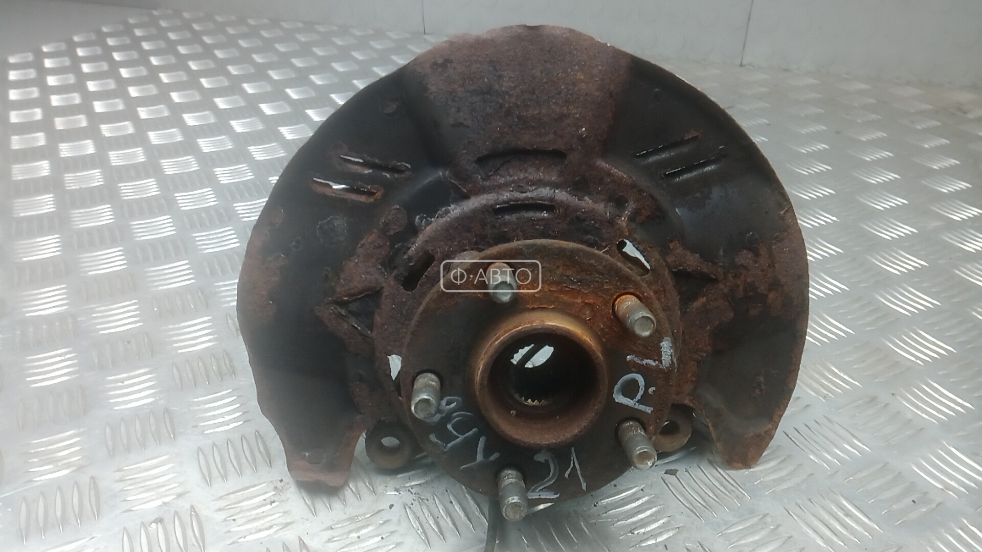 Ступица передняя левая