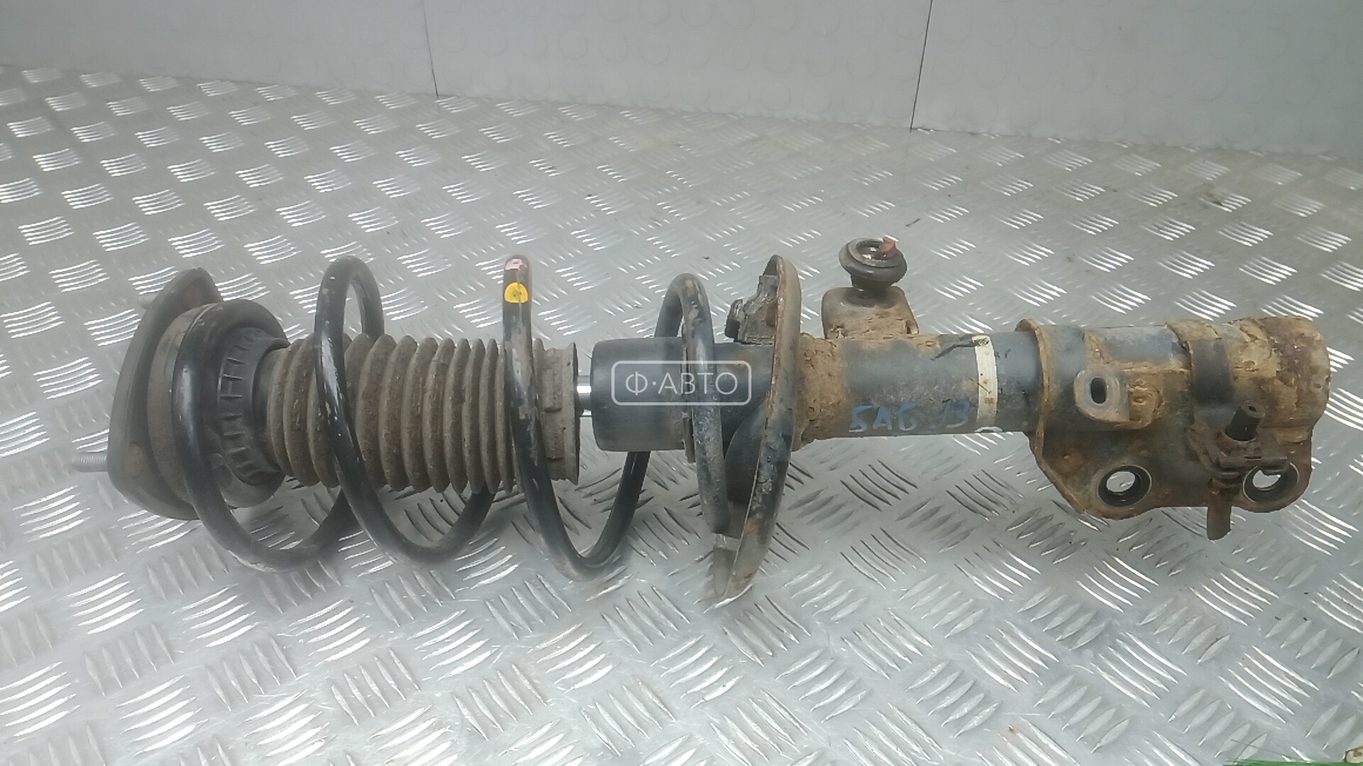 Стойка передняя правая