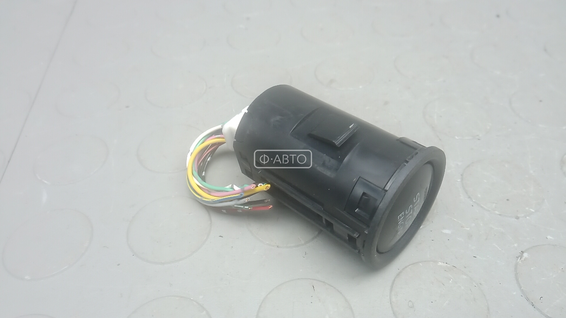 Кнопка запуска двигателя