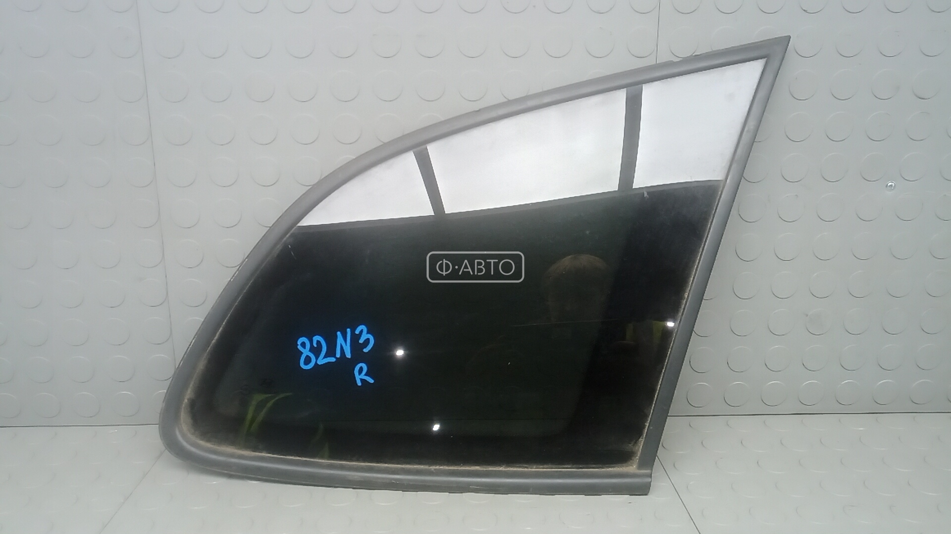 Стекло кузова боковое заднее правое