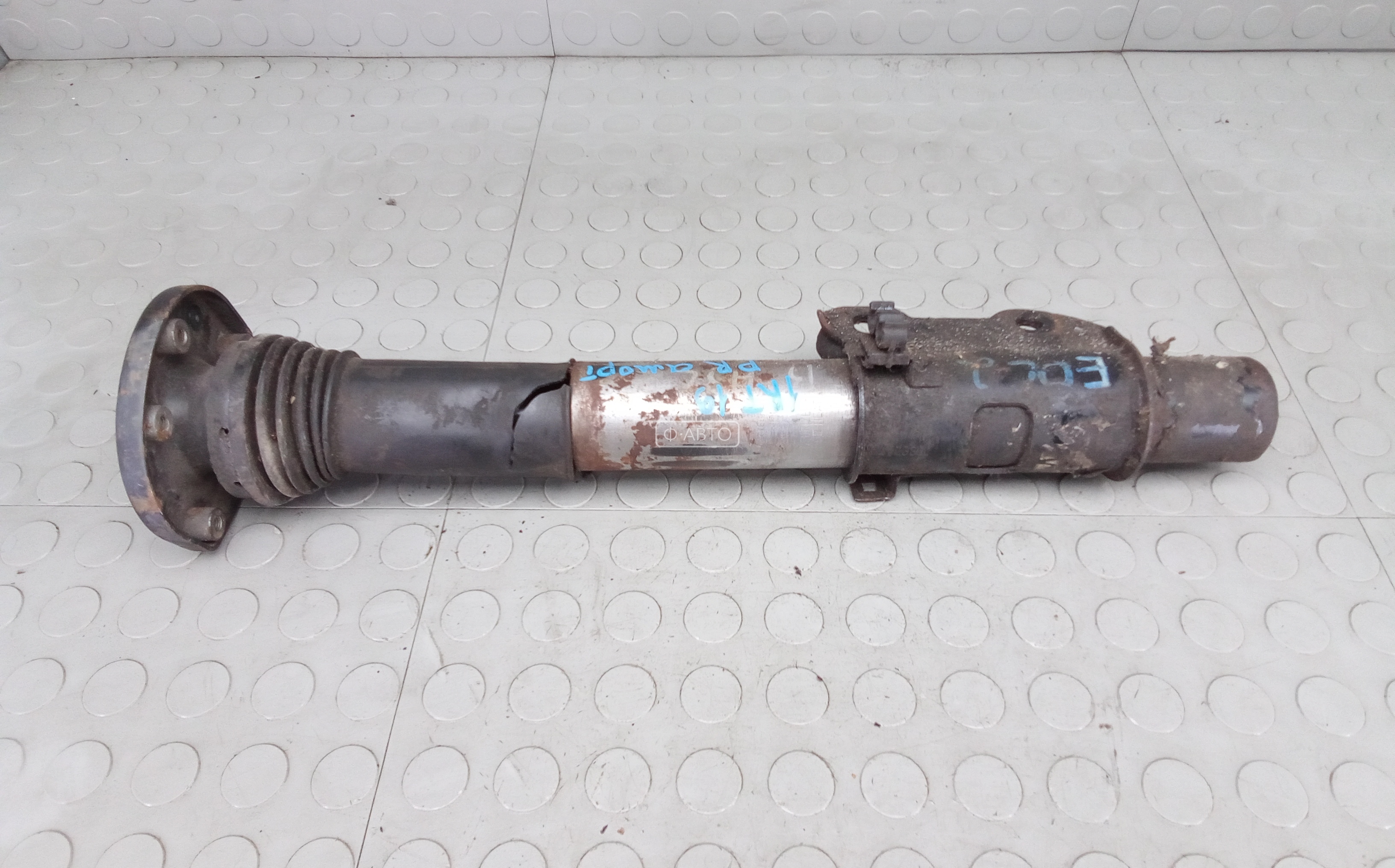 Амортизатор передний правый