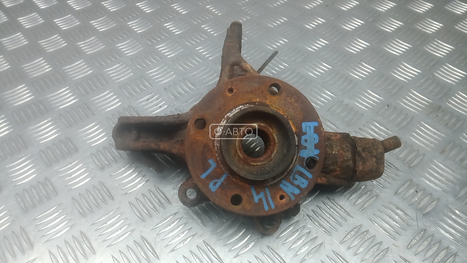 Ступица передняя левая