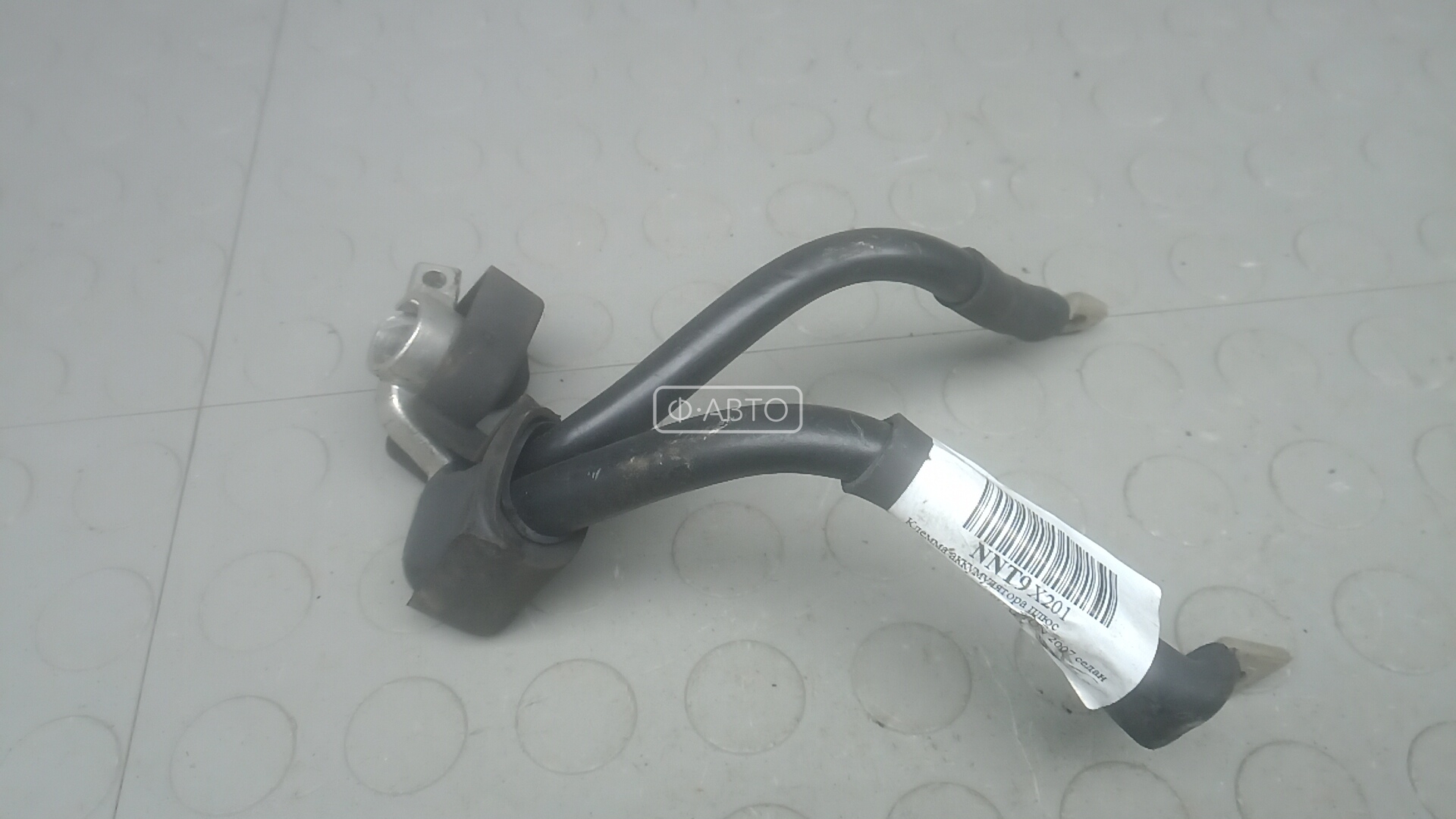 Клемма аккумулятора плюс