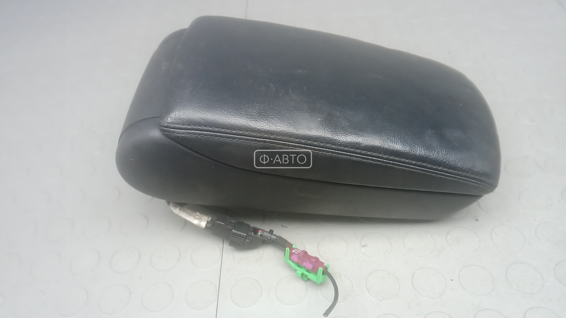 Подлокотник центральный