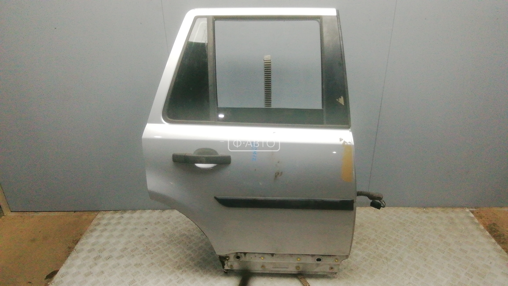 Дверь задняя правая