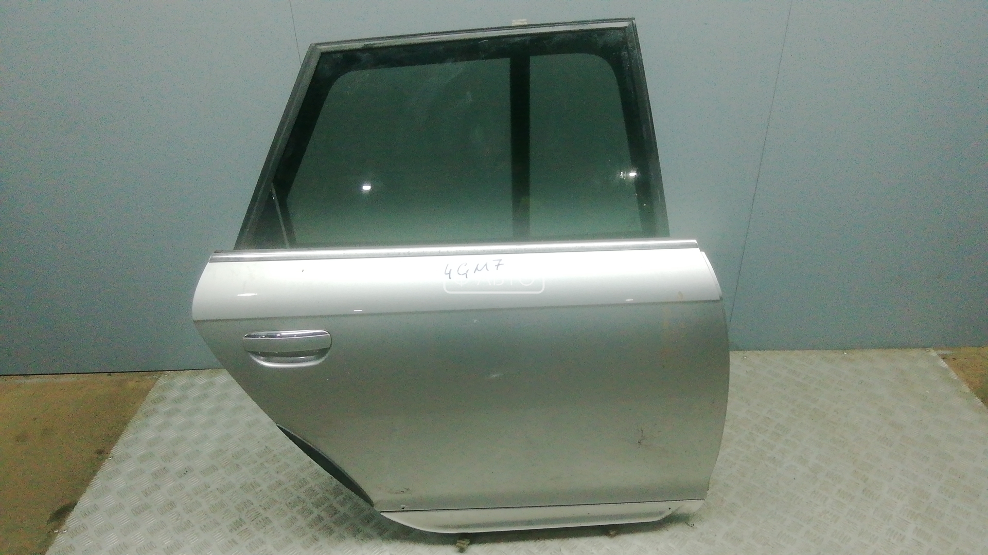 Дверь задняя правая