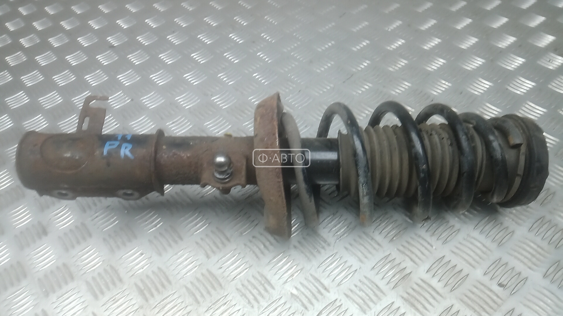 Стойка передняя правая