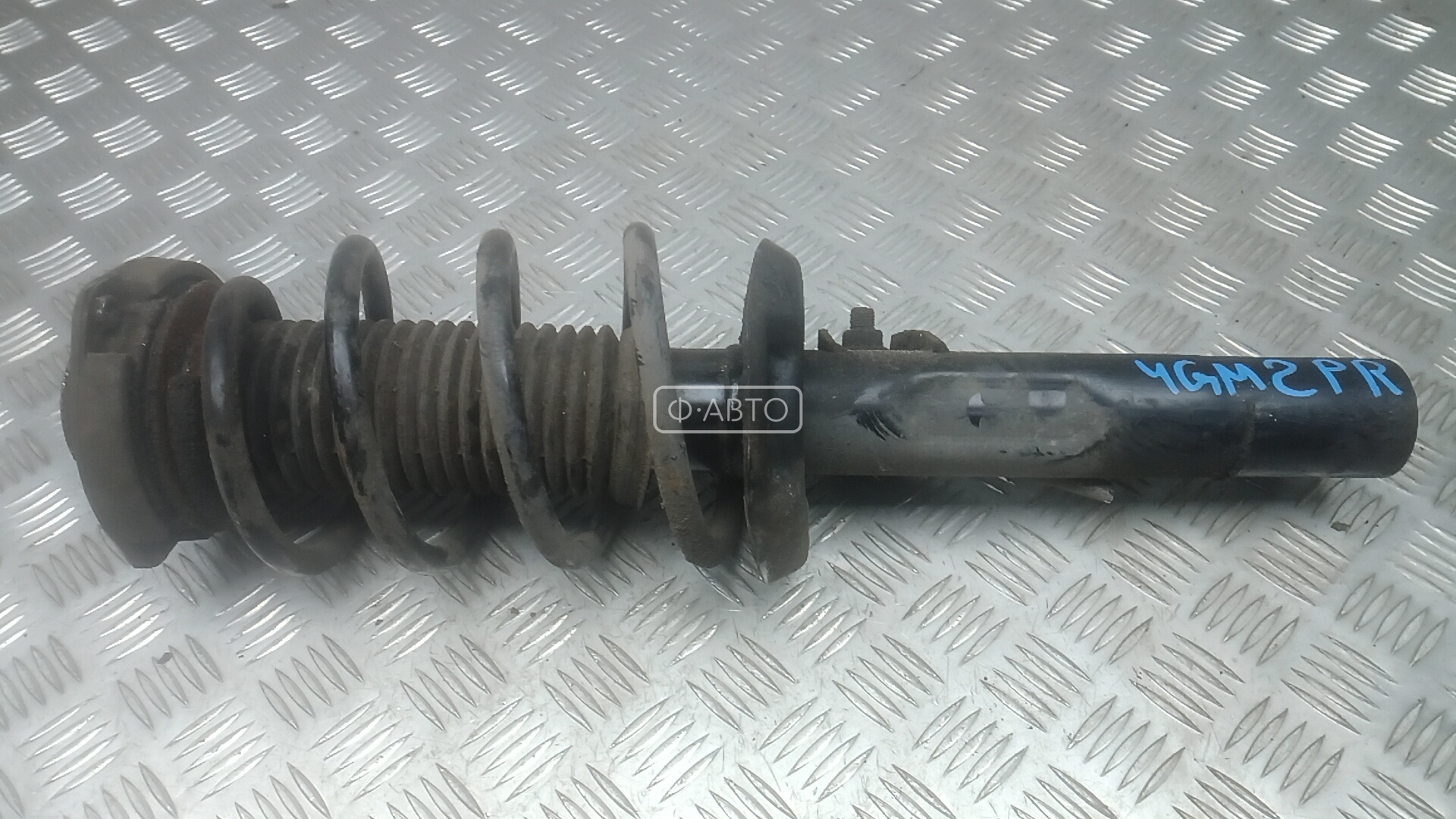 Стойка передняя правая