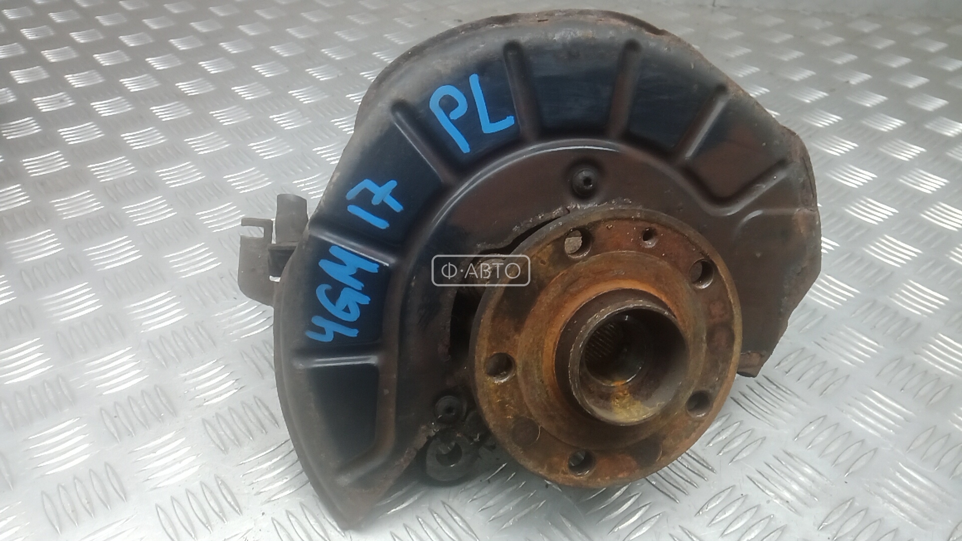 Ступица передняя левая