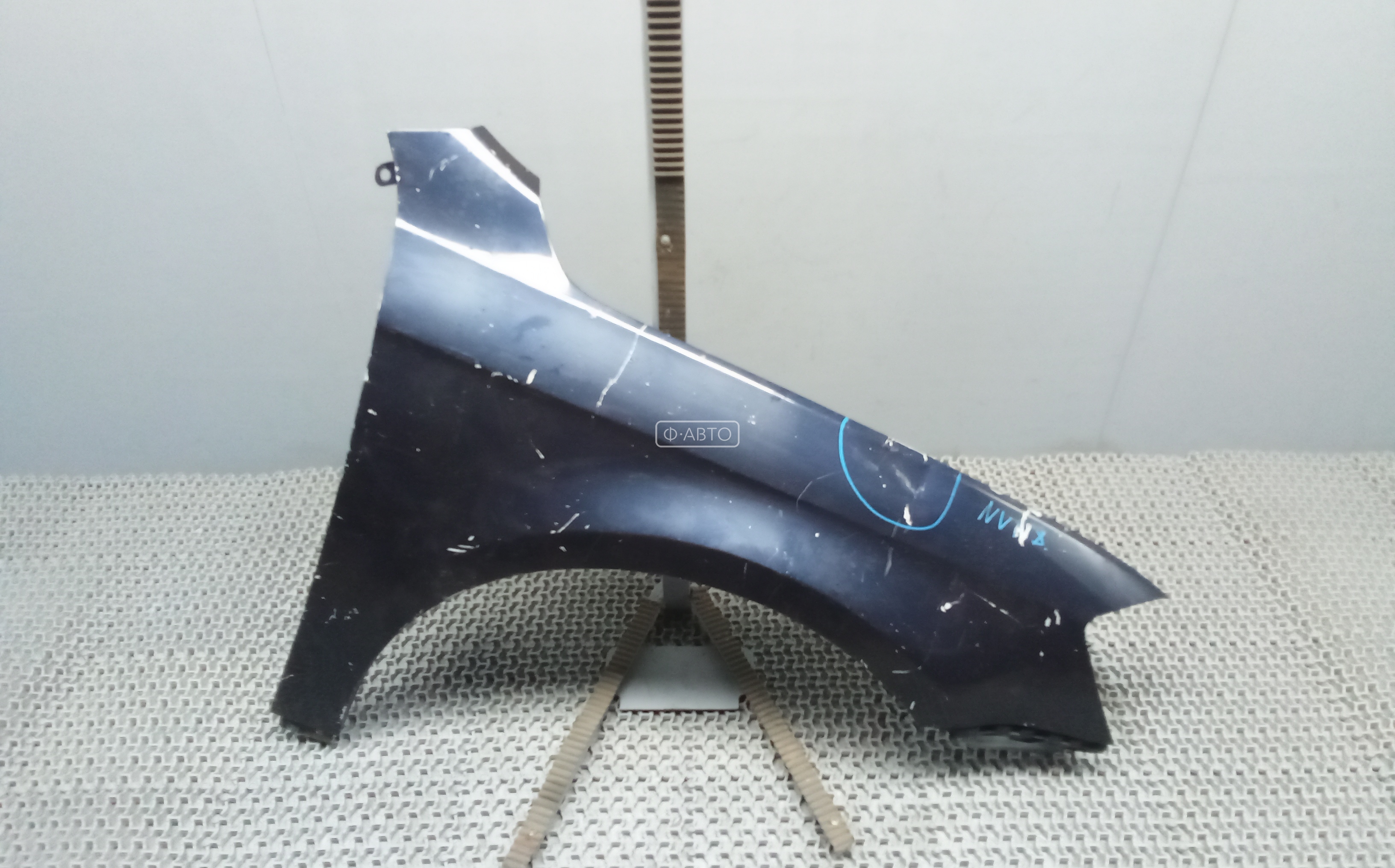 Крыло переднее правое