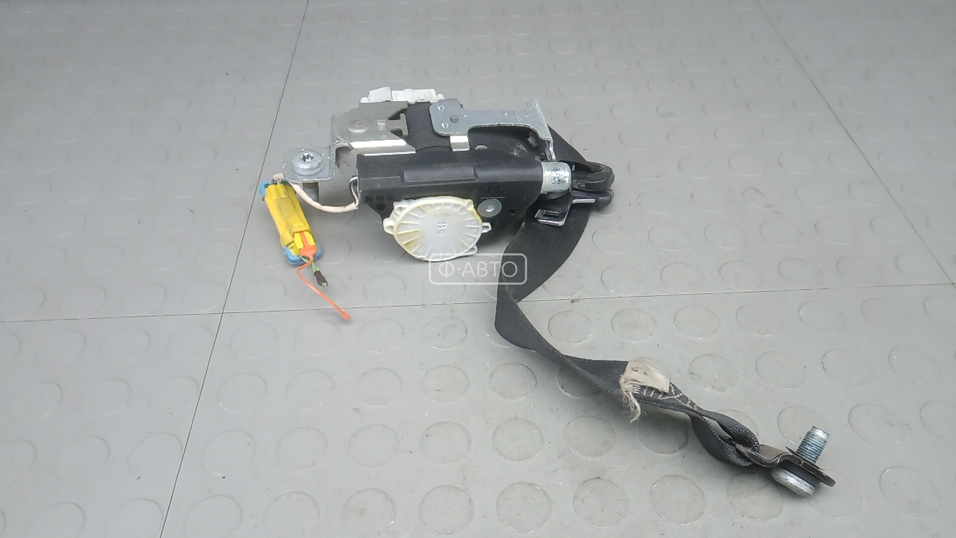 Ремень безопасности с пиропатроном сиденья переднего