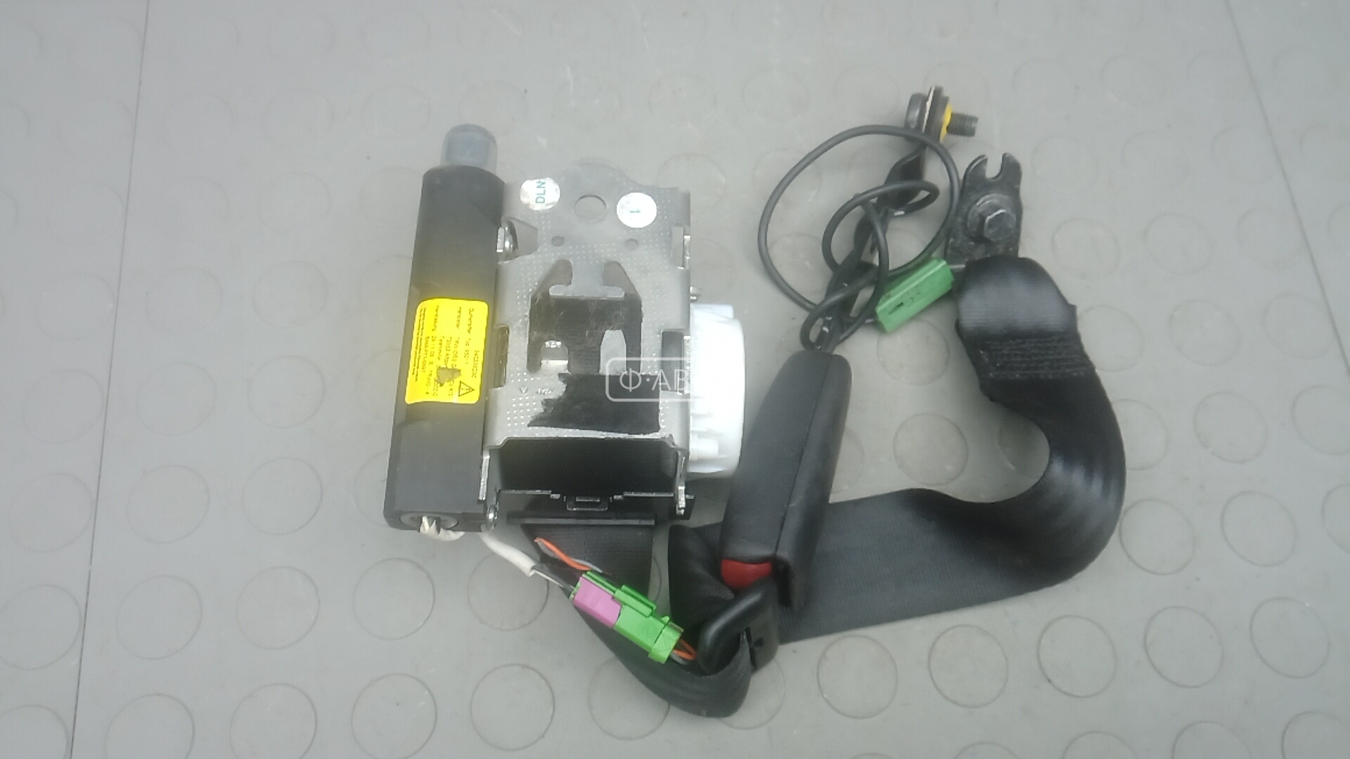 Ремень безопасности с пиропатроном сиденья заднего