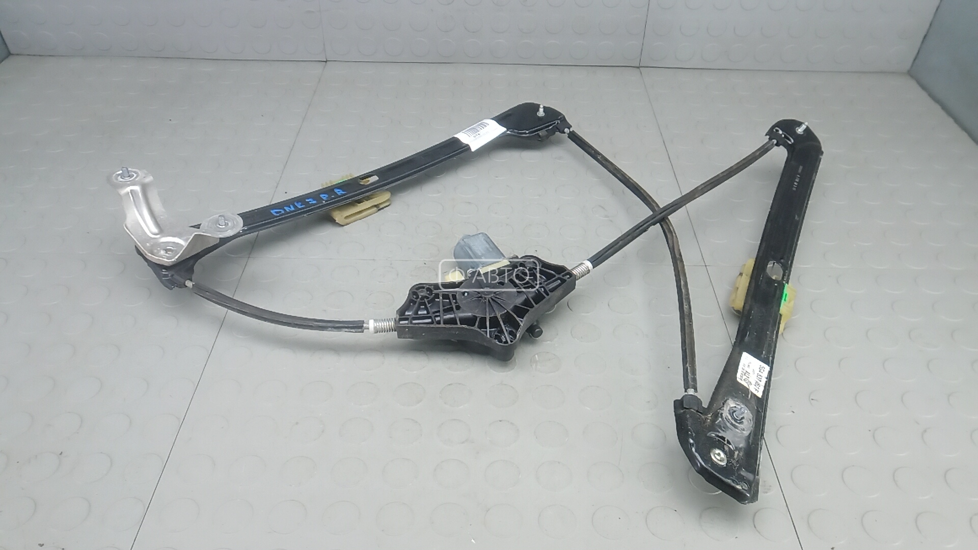 Стеклоподъемник передний правый