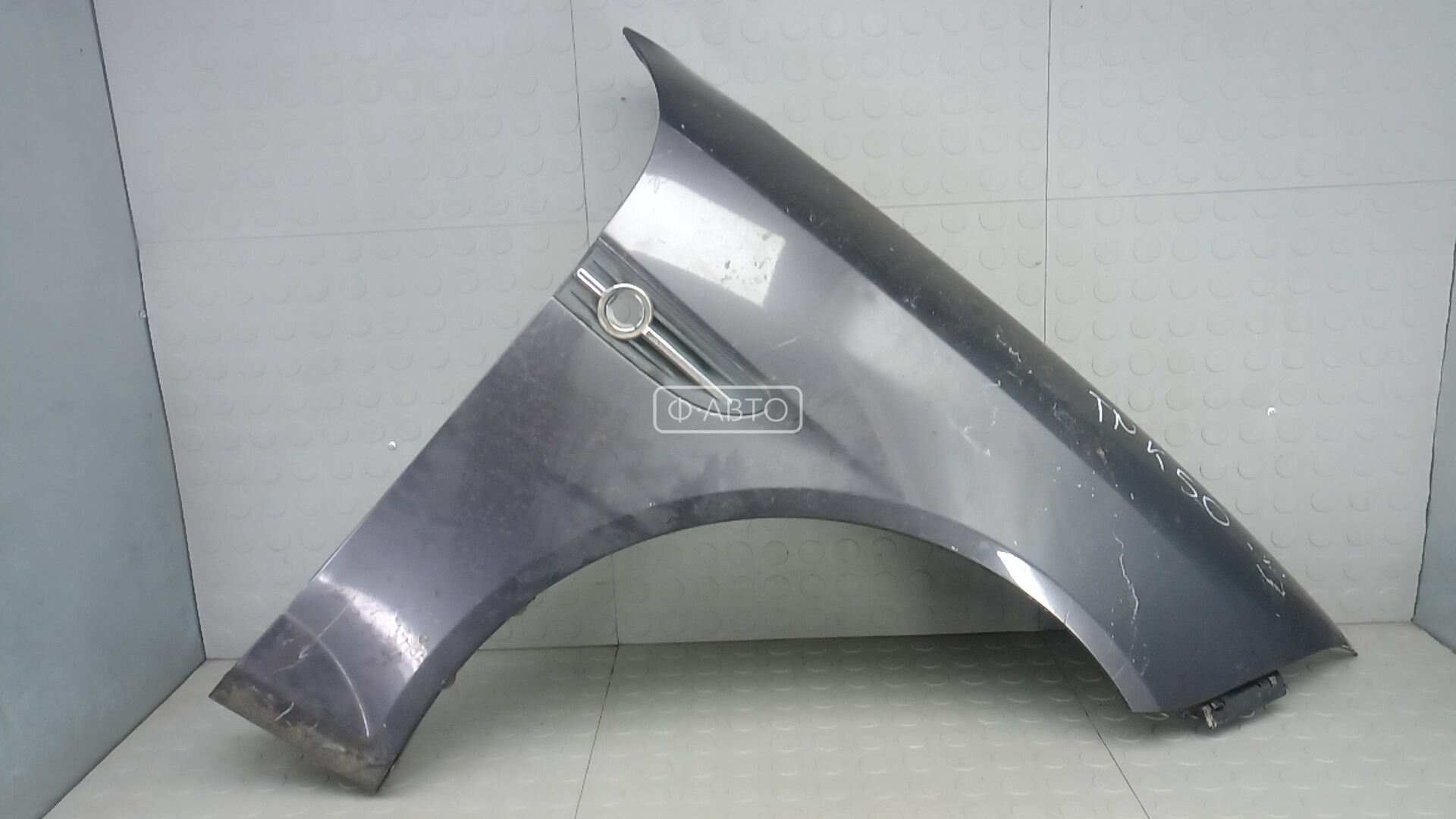 Крыло переднее правое