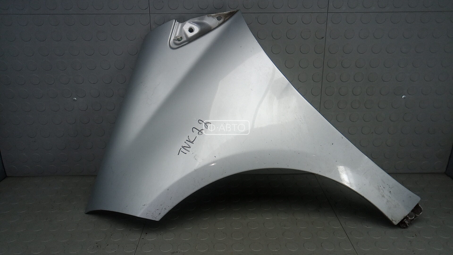 Крыло переднее левое