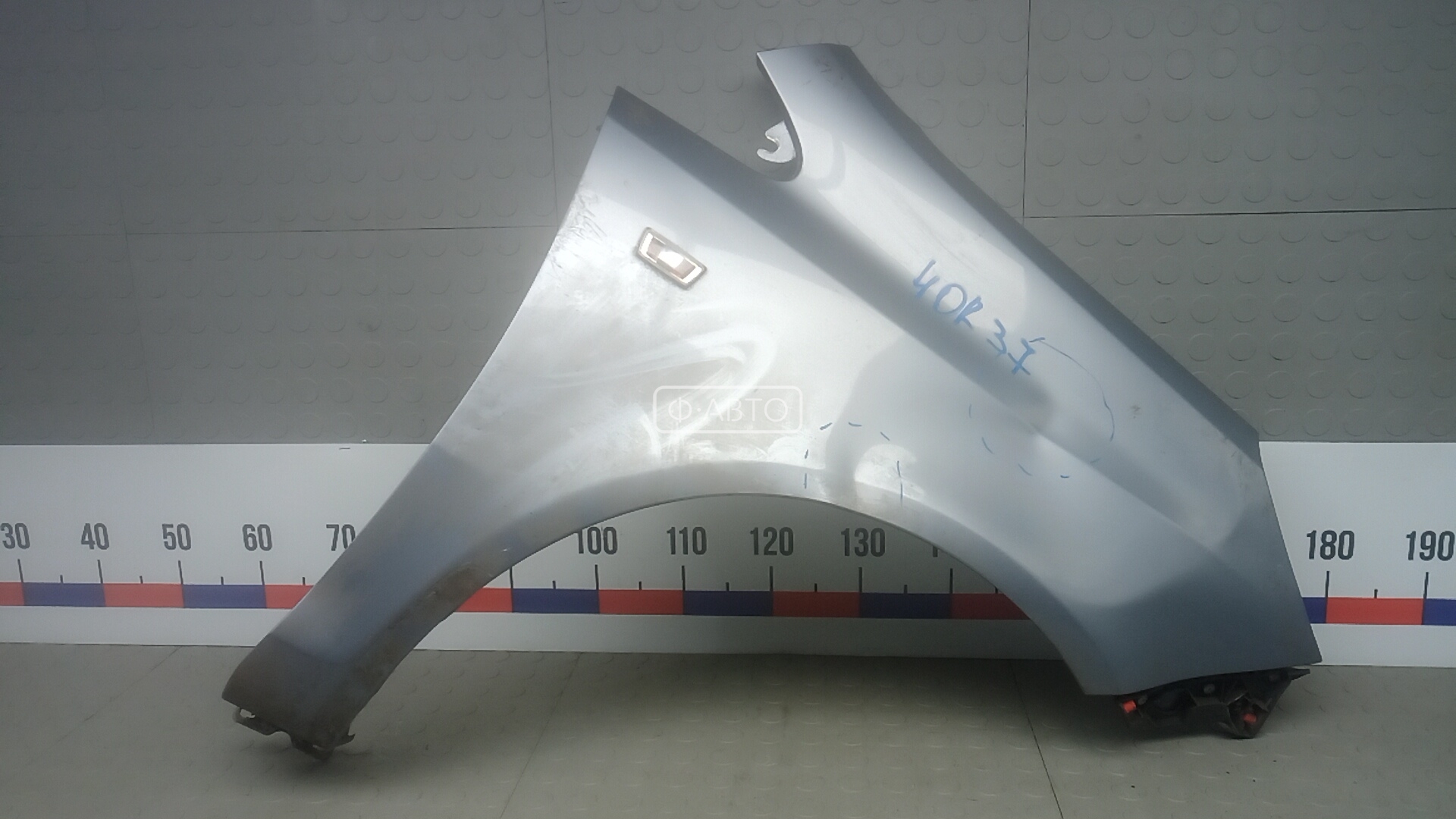 Крыло переднее правое