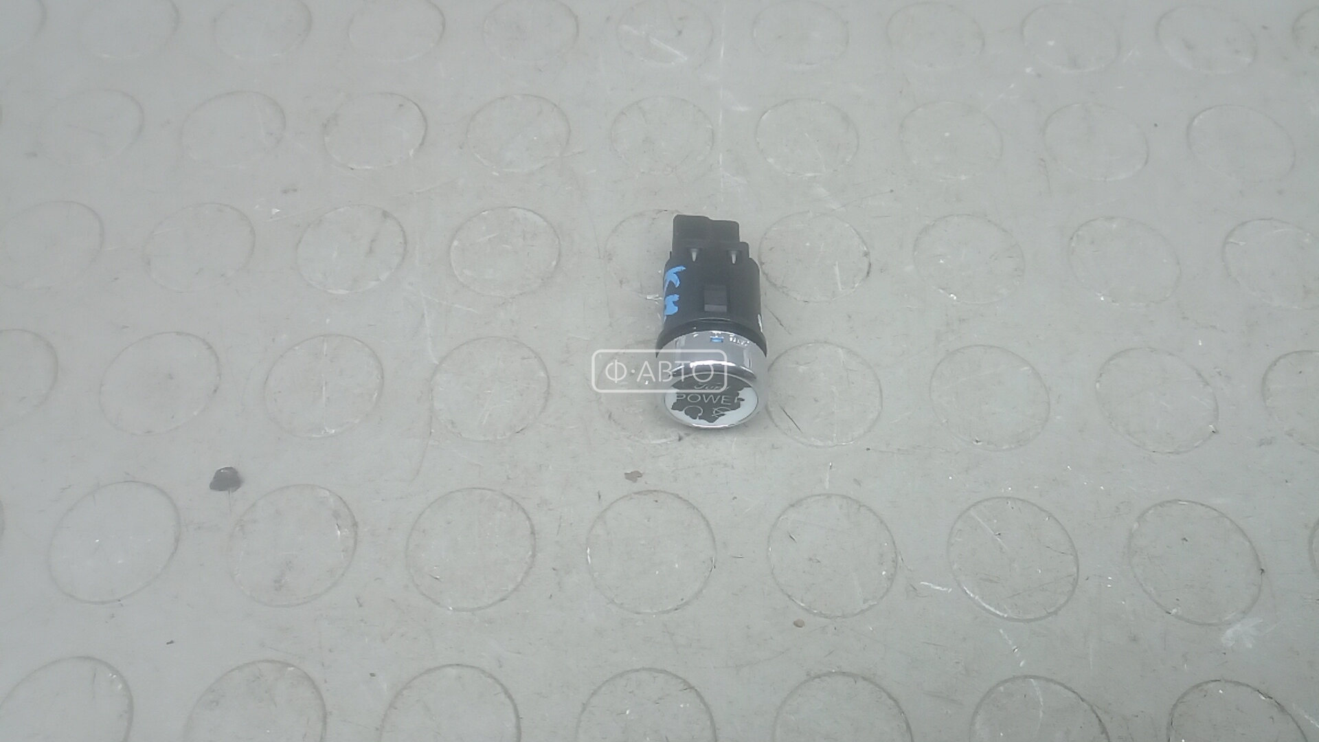 Кнопка запуска двигателя