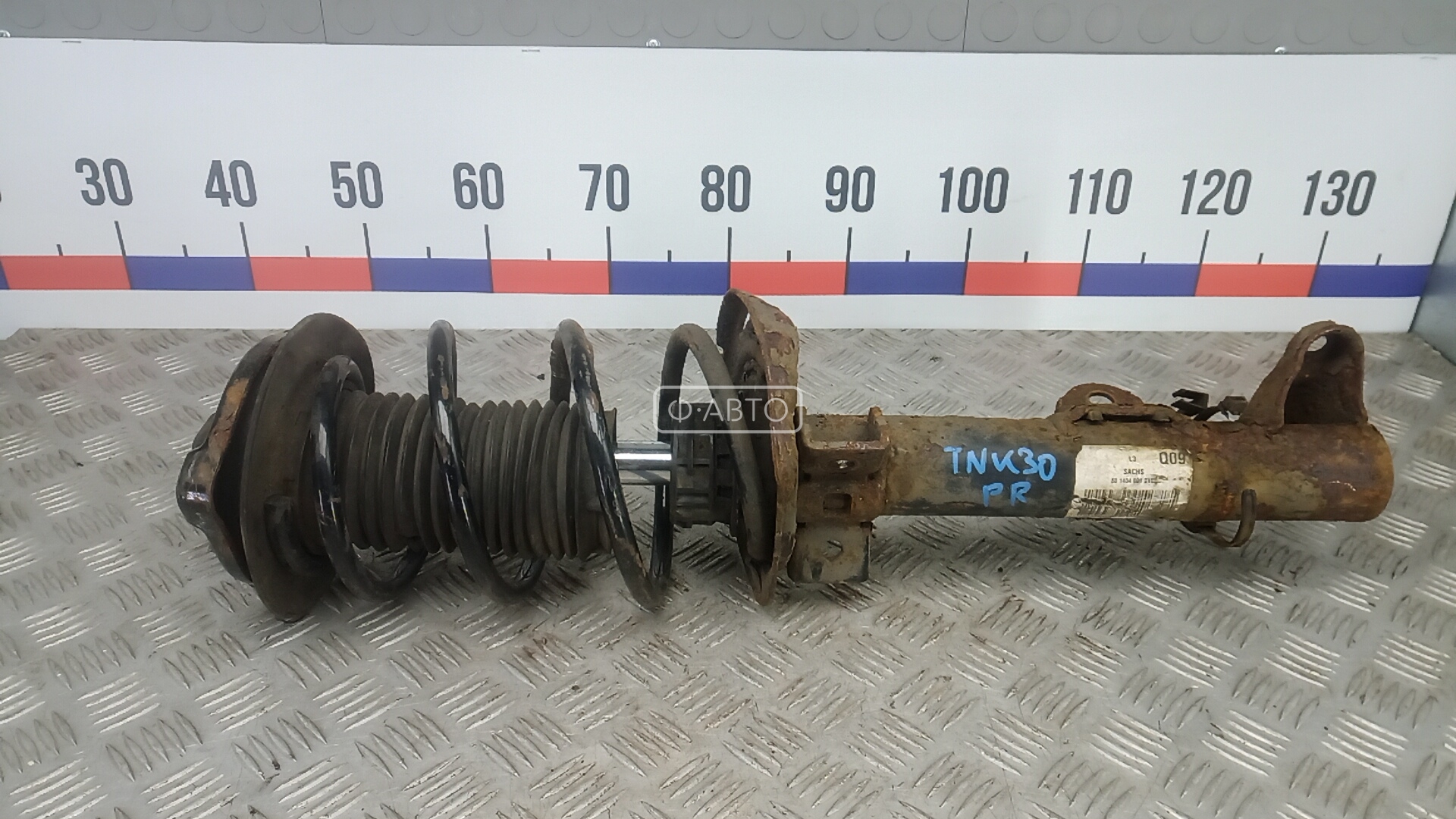 Стойка передняя правая